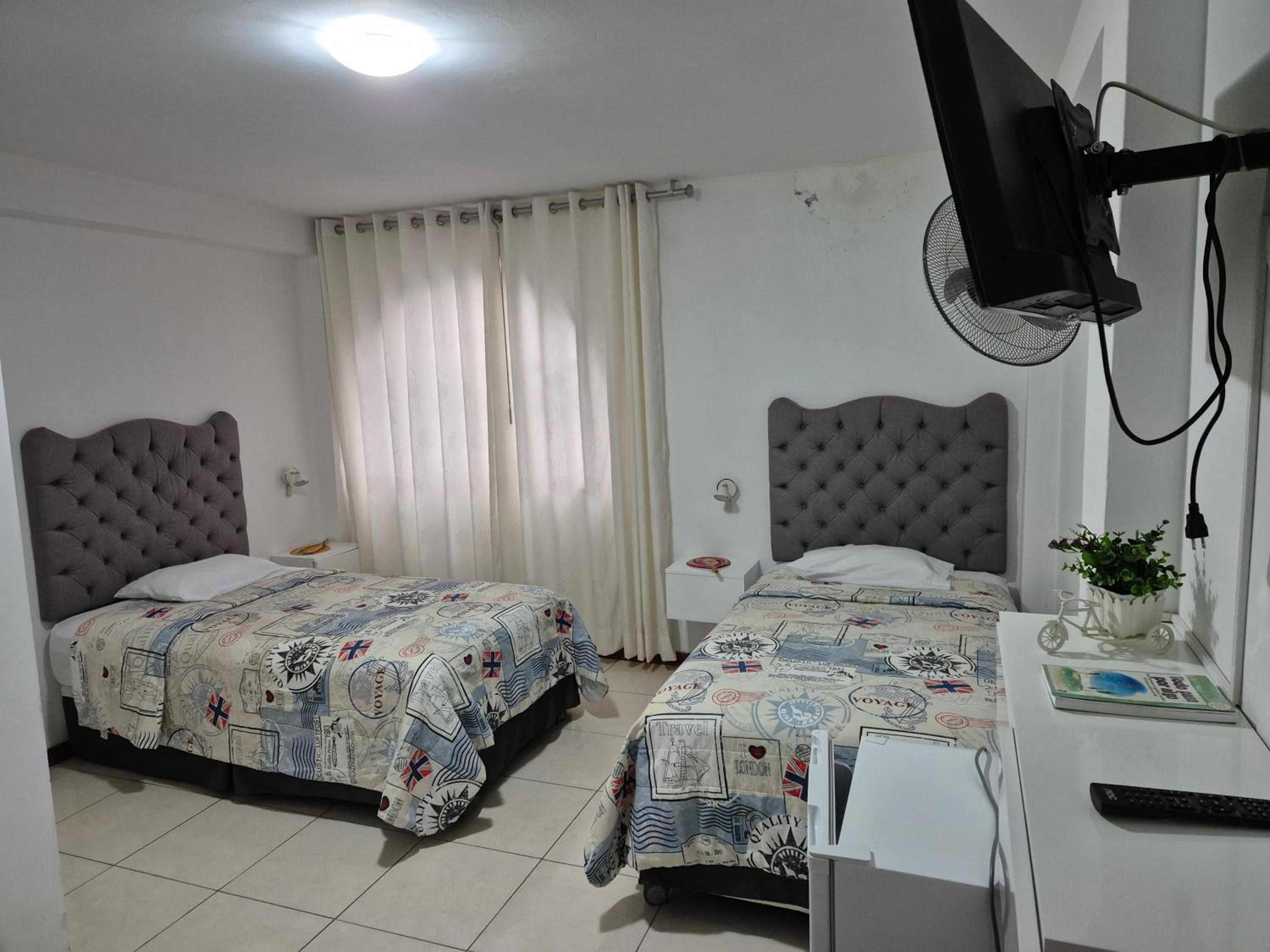 Twin Room with Bathroom photo 2