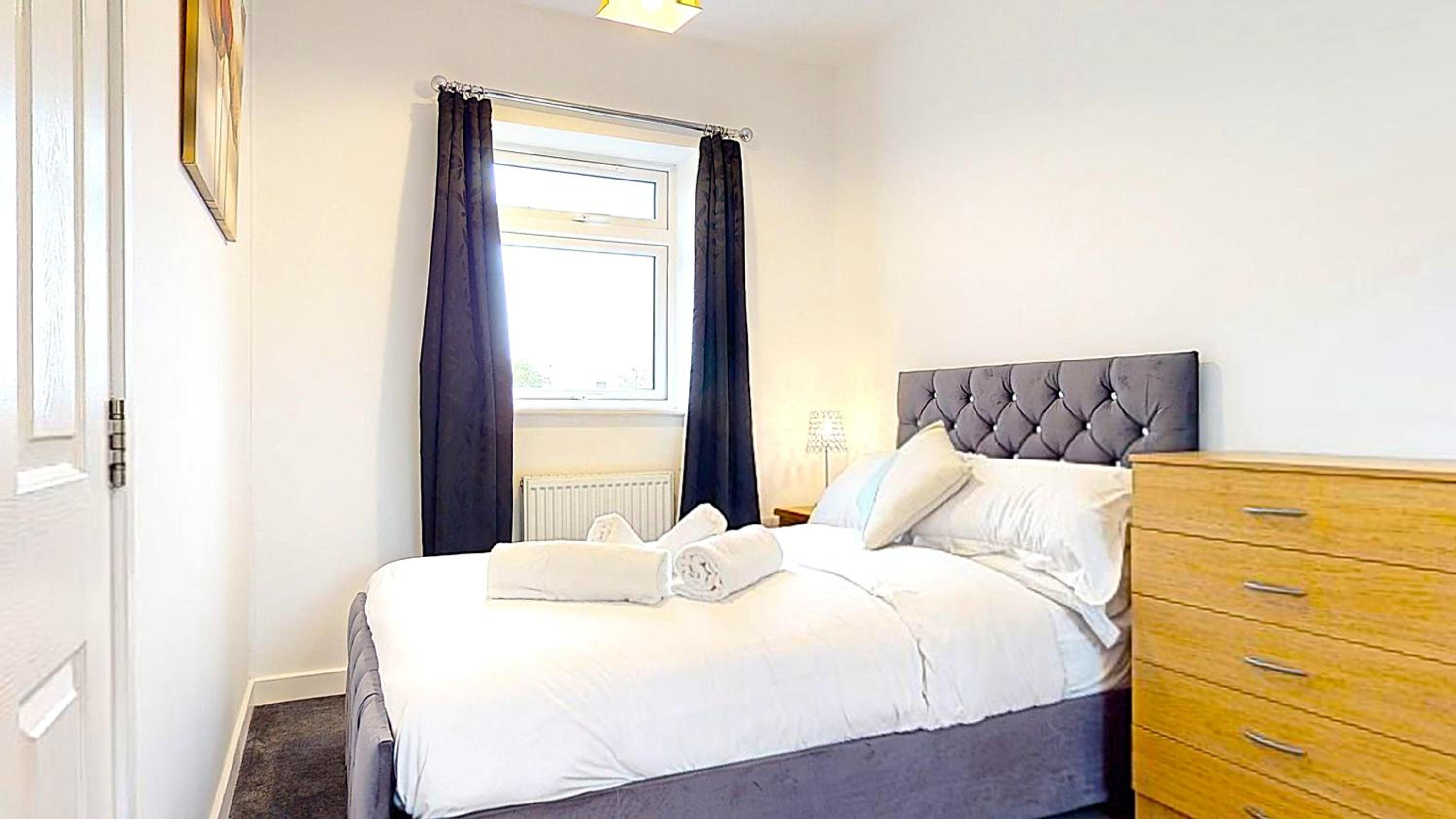 Four-Bedroom House photo 3
