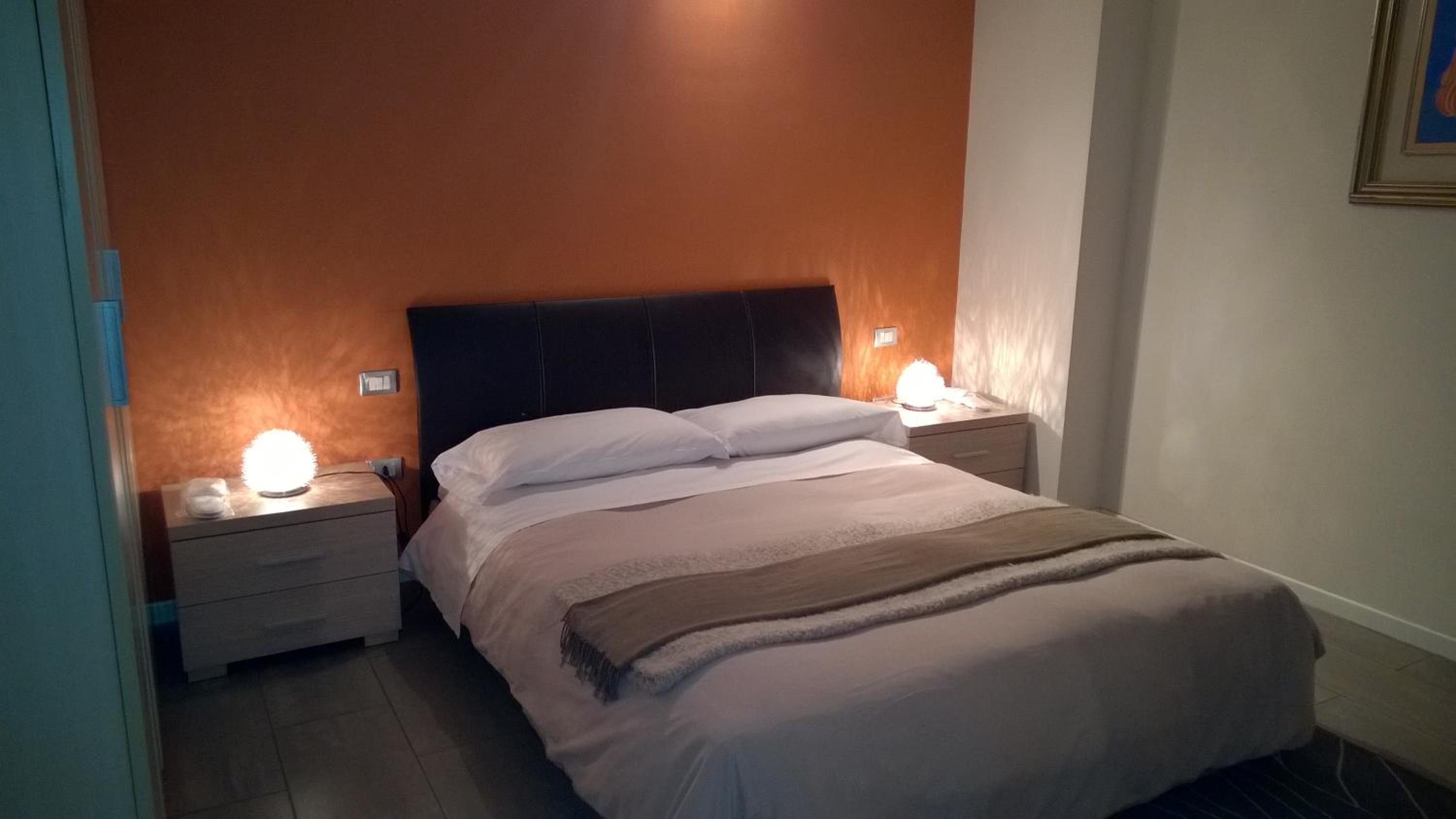 Double Room - Photo 2