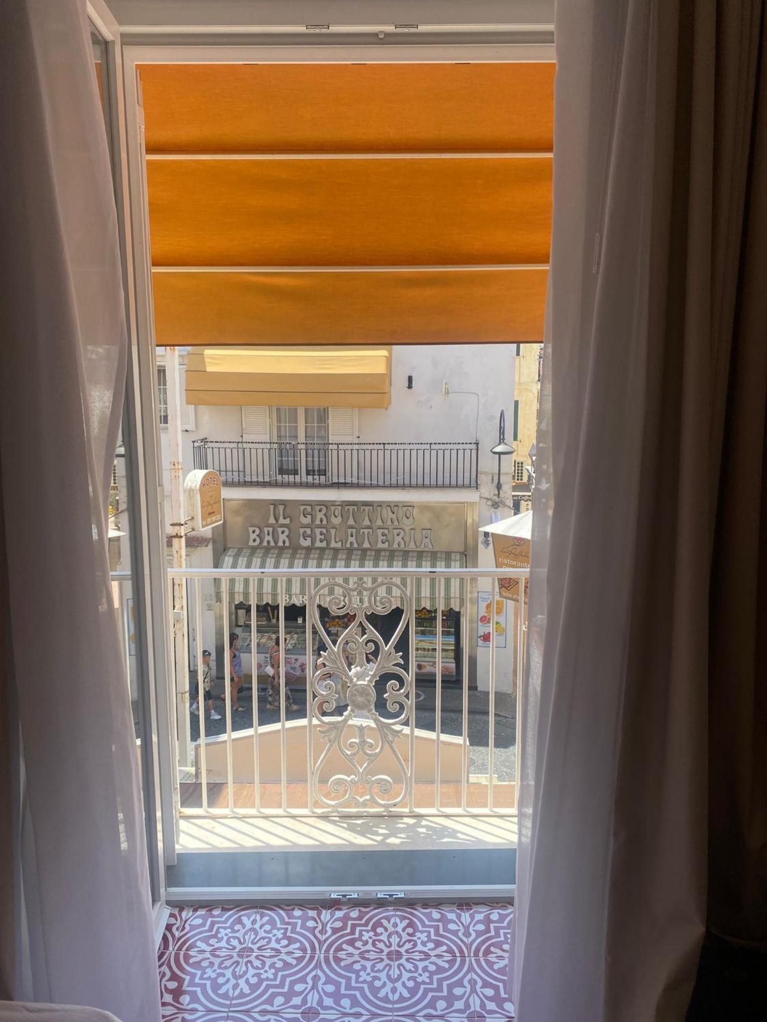Deluxe Double Room with Balcony - Photo 2