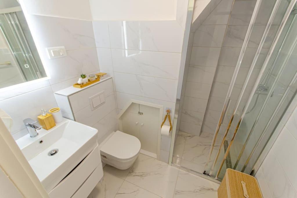 Three-Bedroom House photo 2