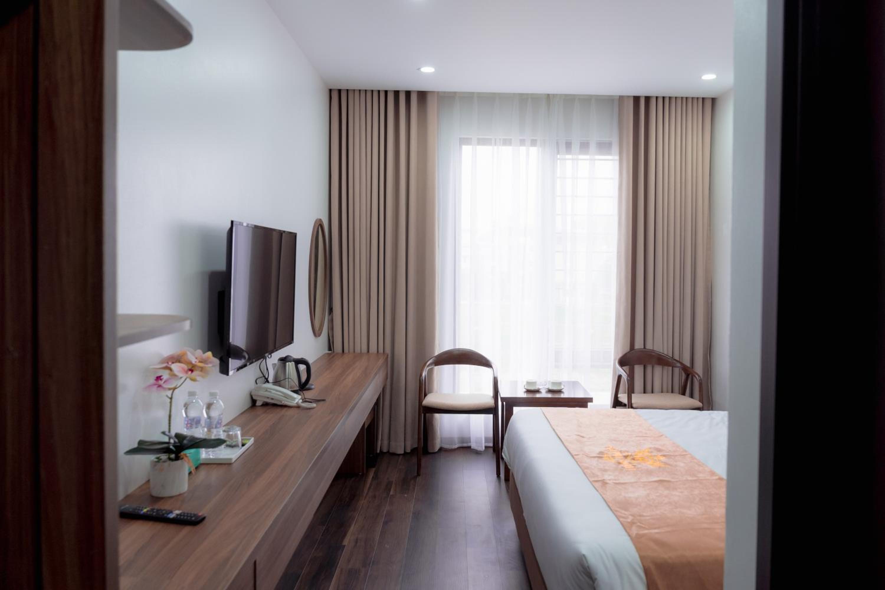 Deluxe Room (2 Adults + 1 Child)