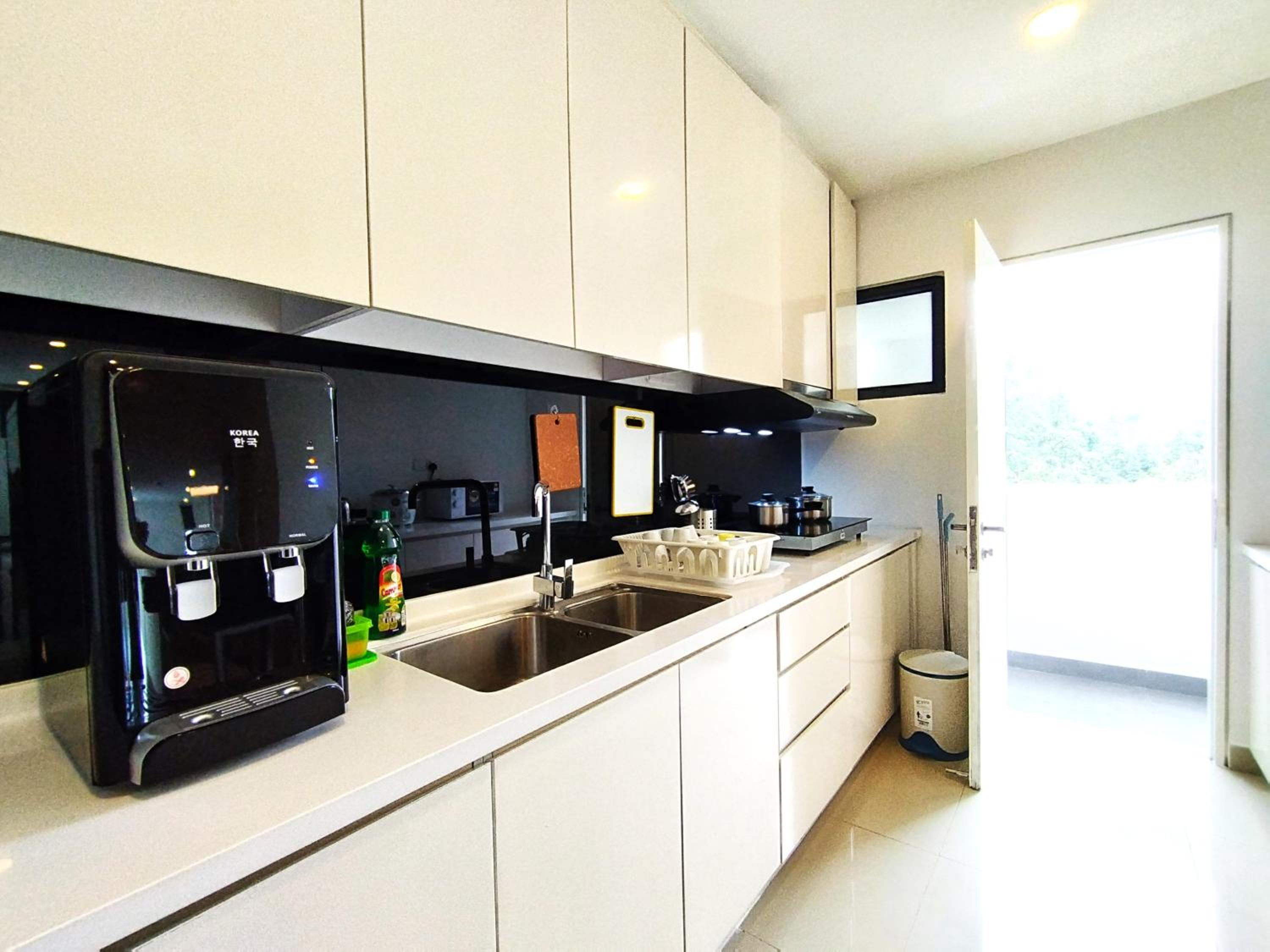 Apartment with Mountain View - Photo 1