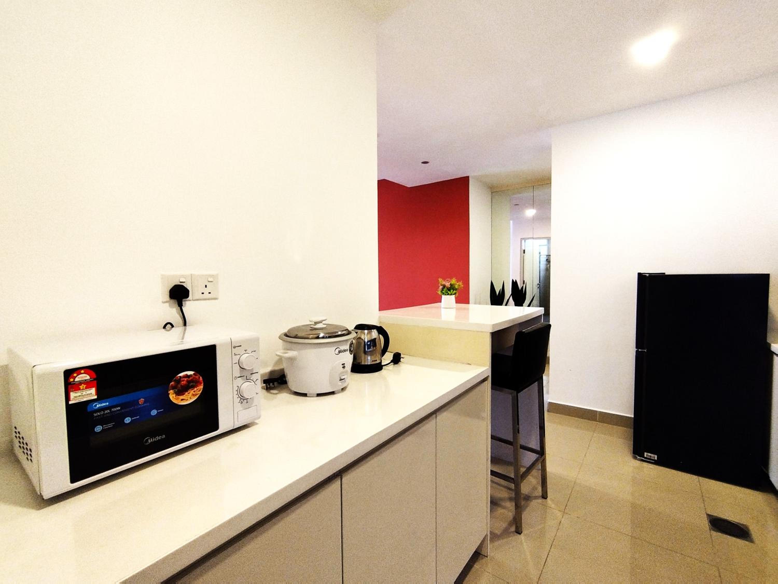Apartment with Mountain View - Photo 2