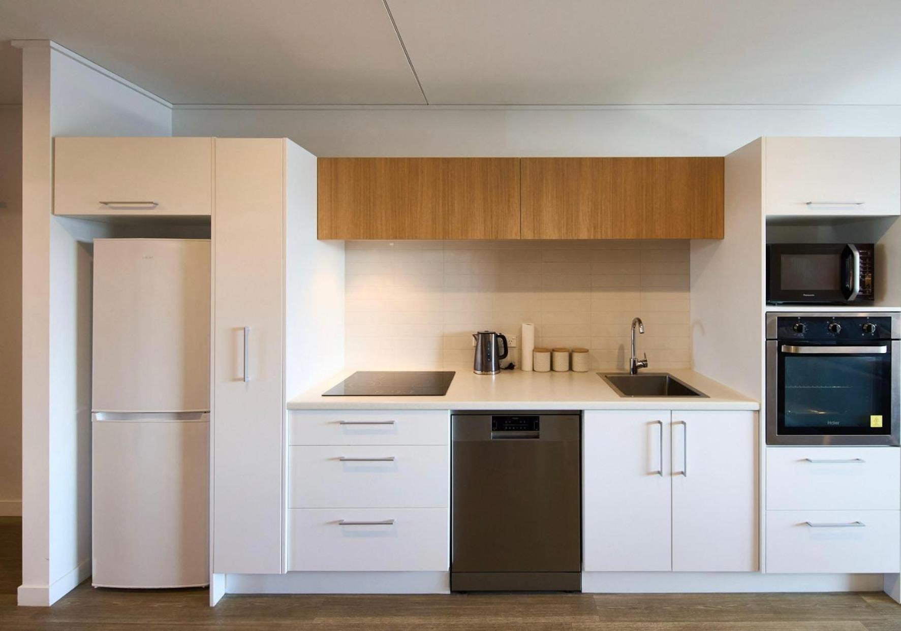 Apartment with Balcony - Photo 14