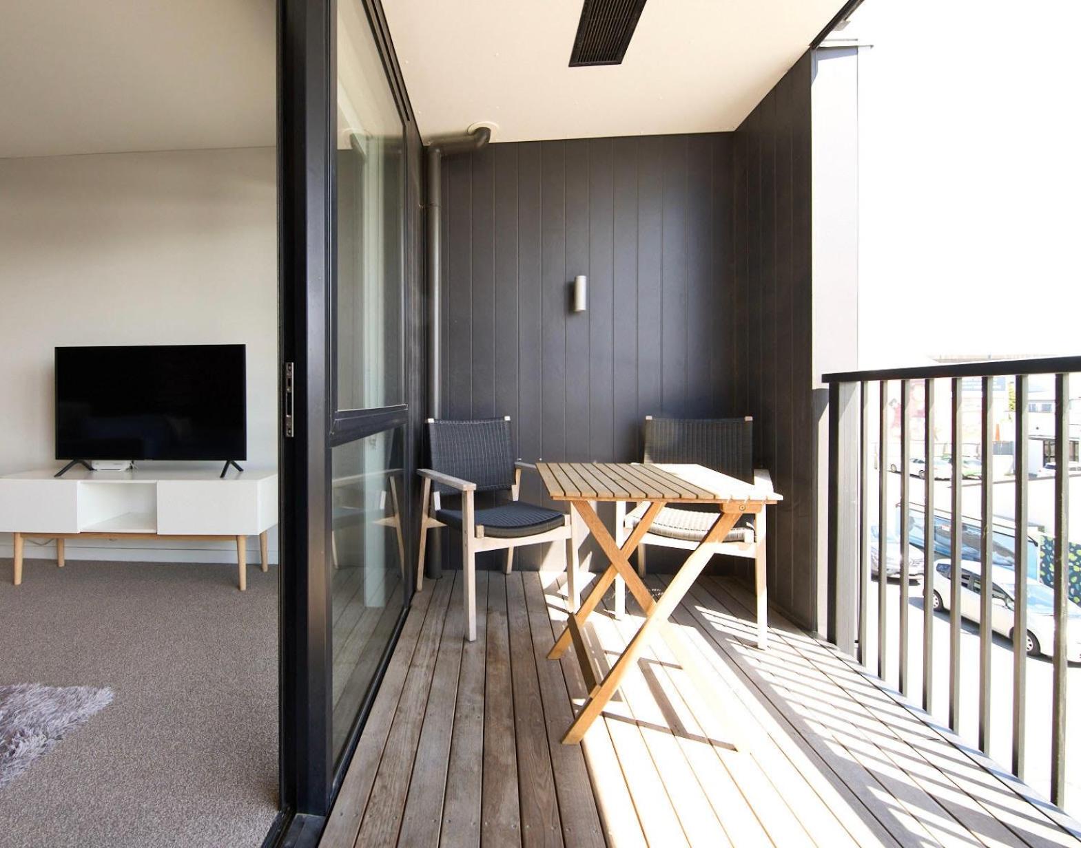 Apartment with Balcony - Photo 16