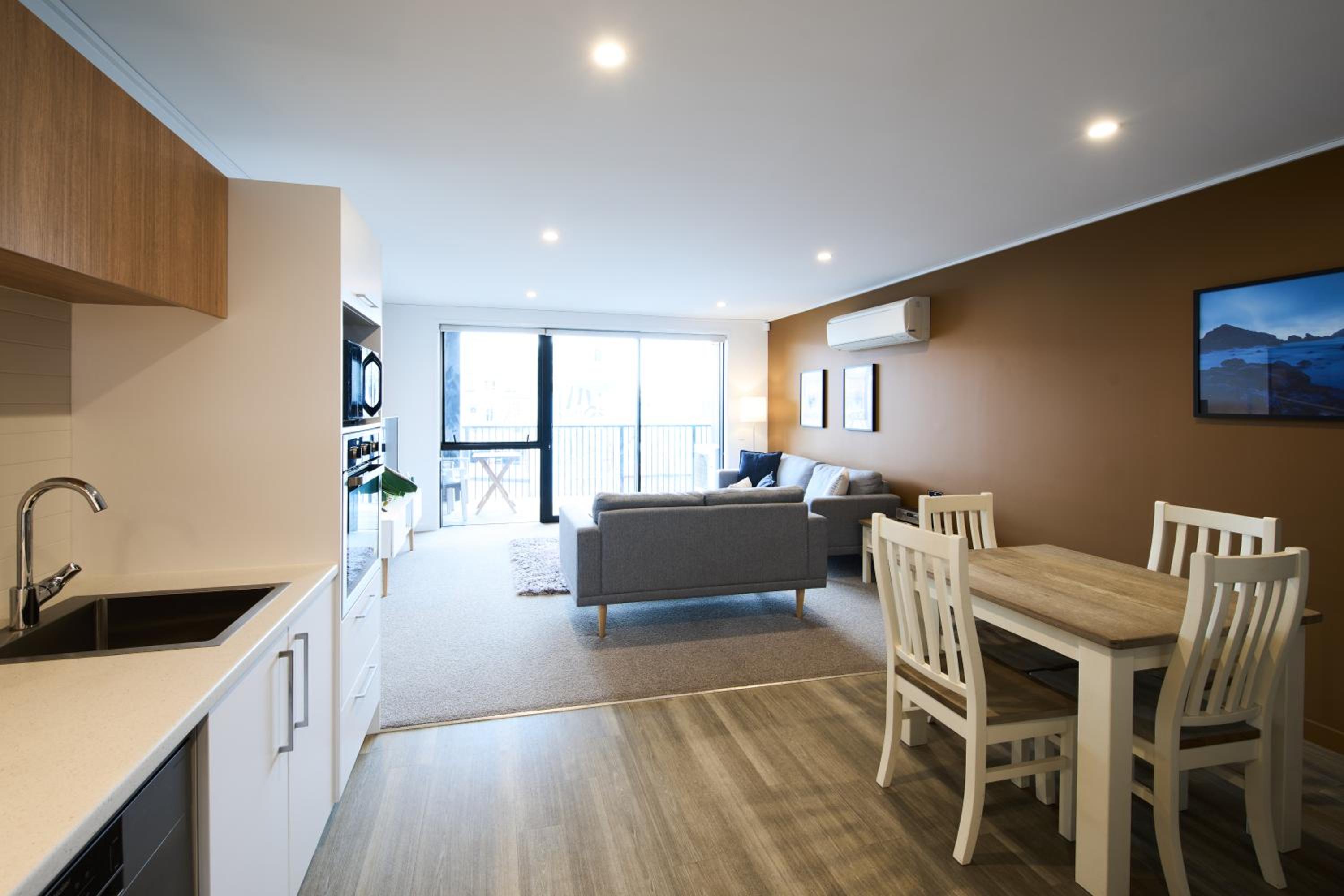 Apartment with Balcony - Photo 7