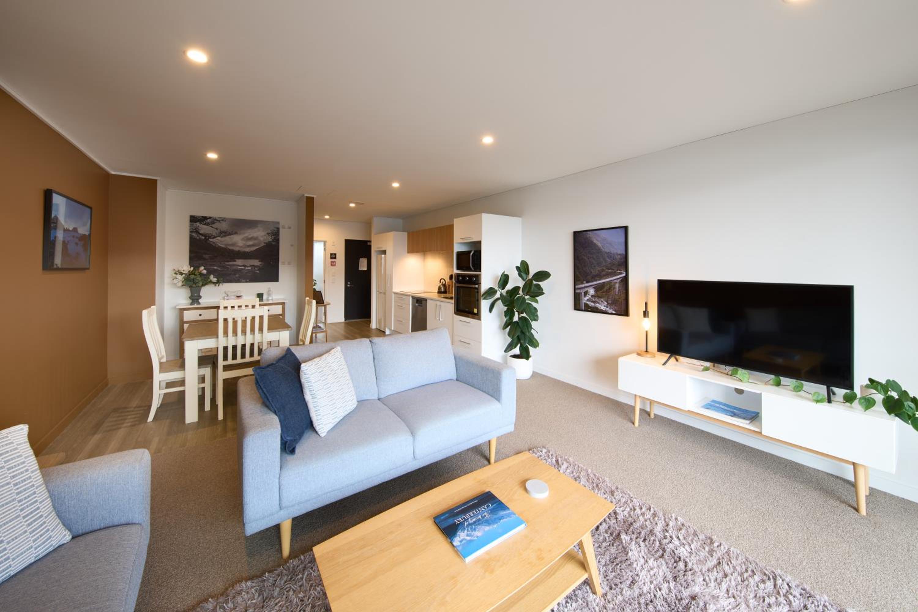 Apartment with Balcony - Photo 6