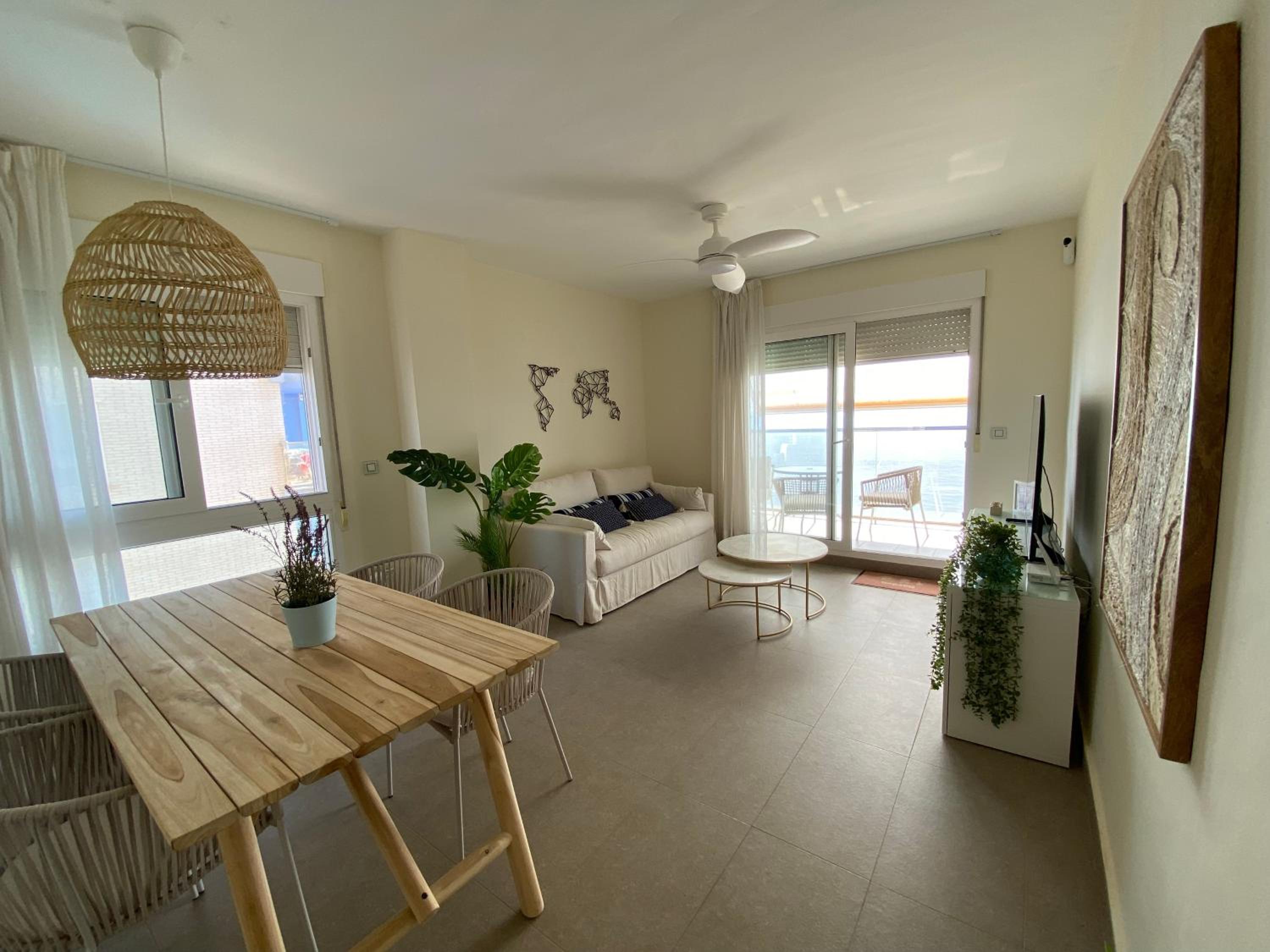 Apartamento de lujo de dos habitaciones con balcón