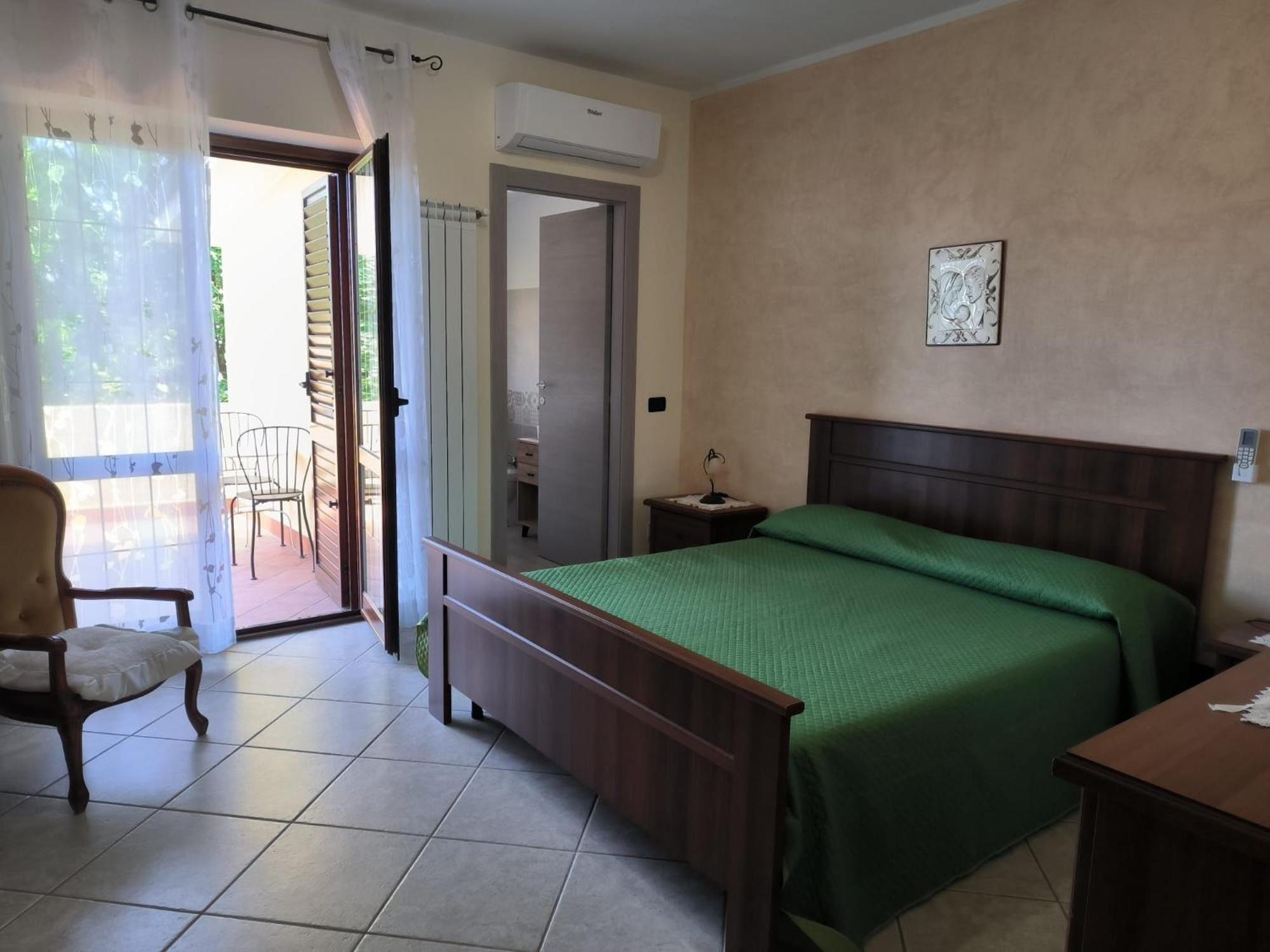 Double Room with Terrace - Photo 4