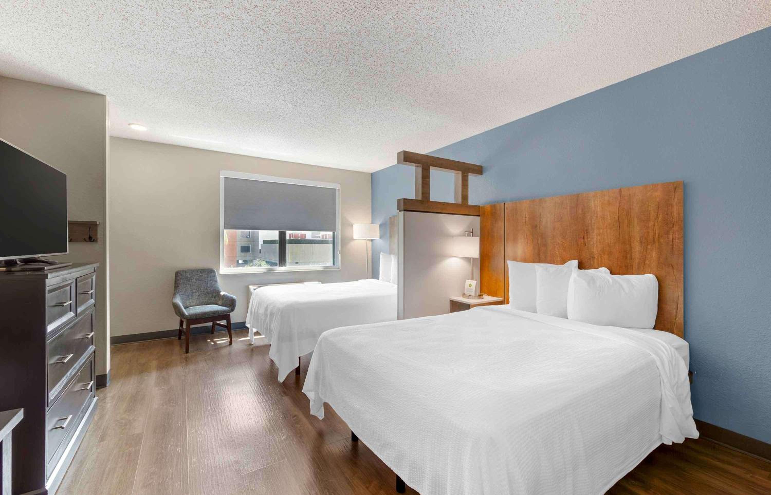 Superior Studio with 2 Double Beds - Non-Smoking - Photo 4