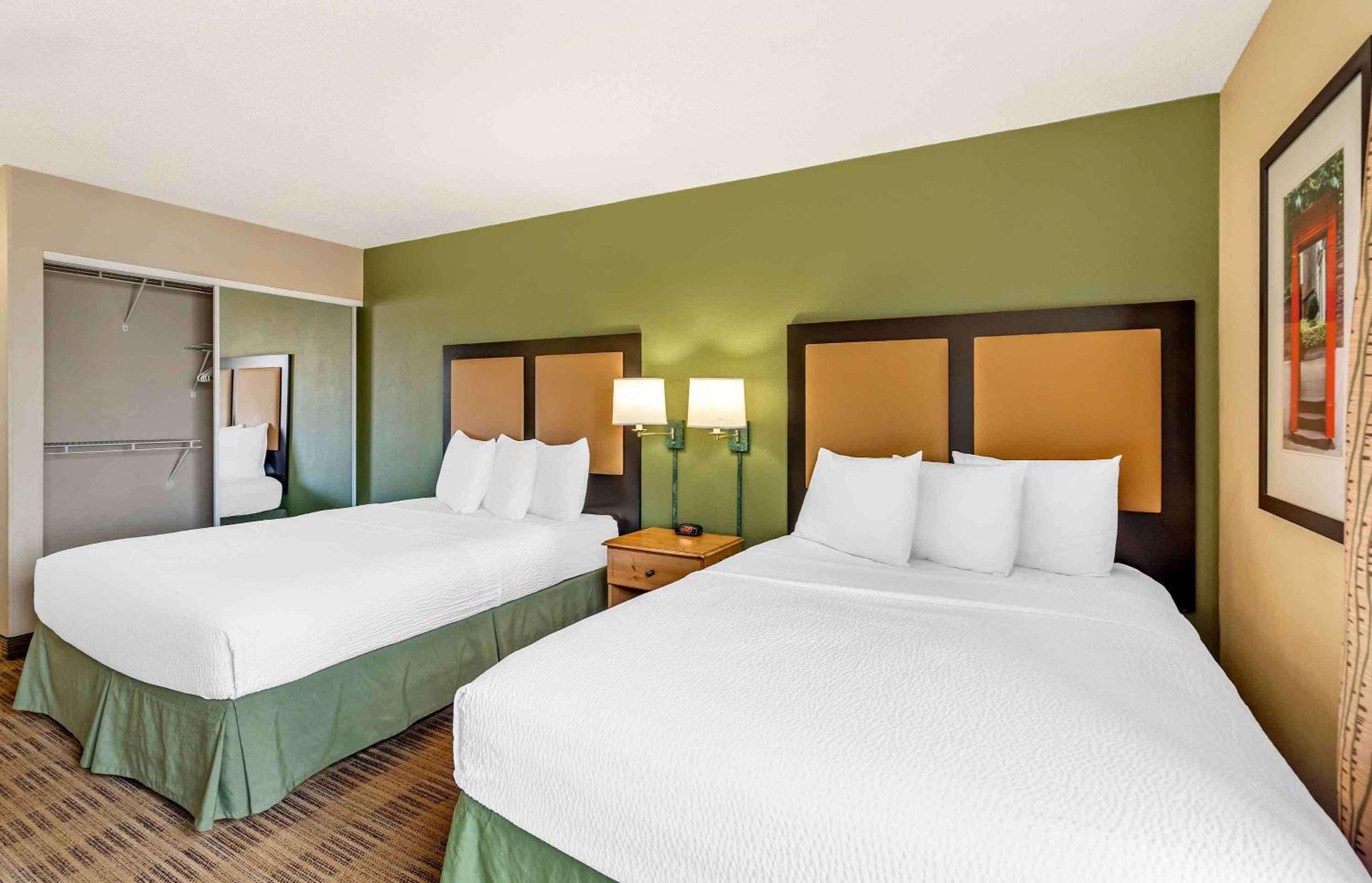 Studio with 2 Queen Beds - Non-Smoking - Photo 4