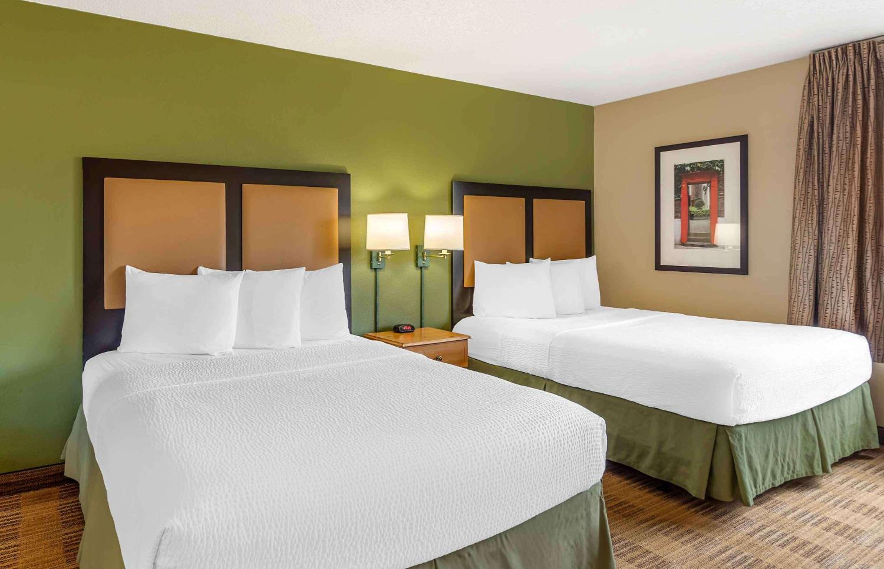 Studio with 2 Queen Beds - Non-Smoking - Photo 1