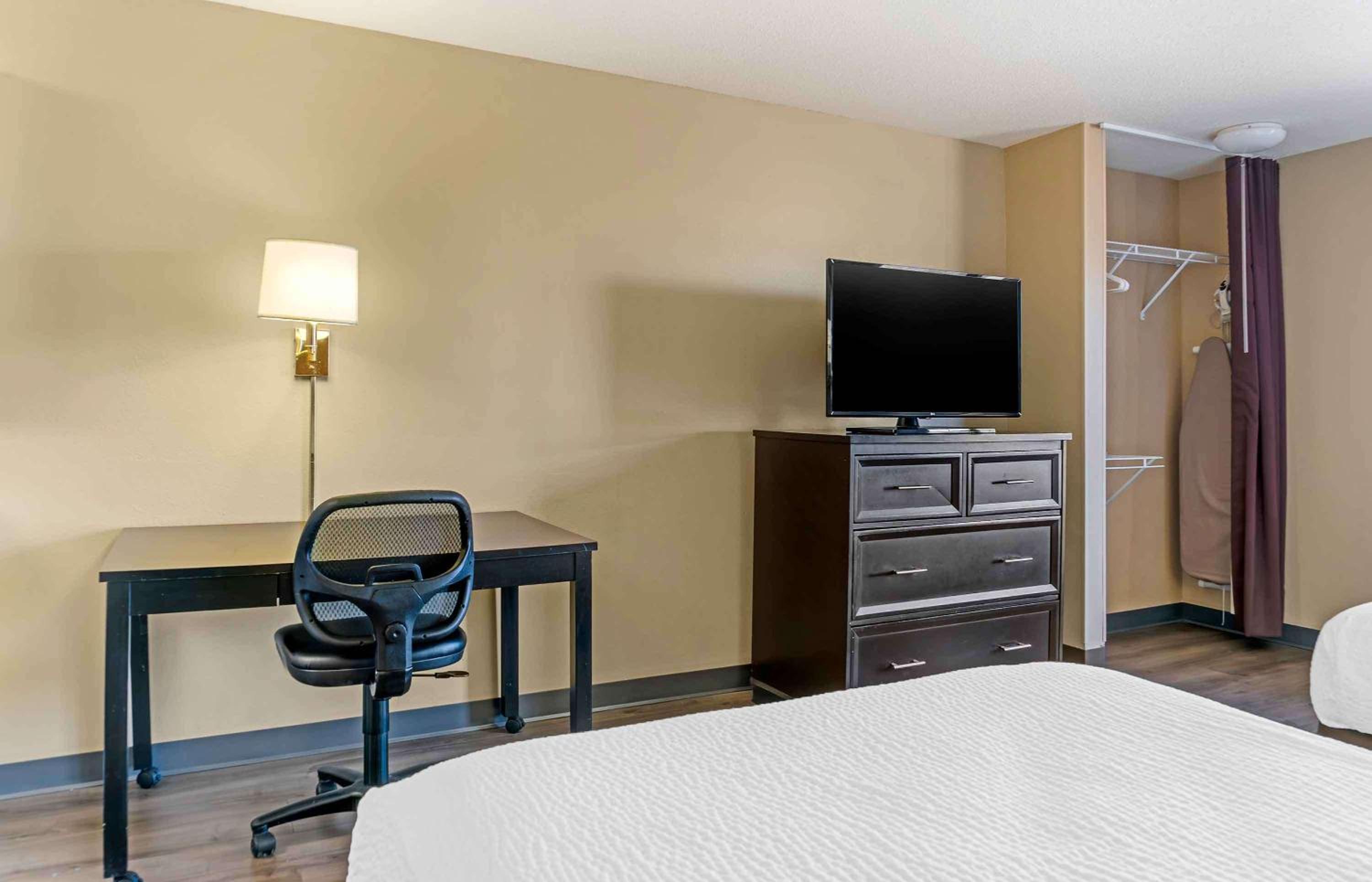 Studio with 2 Double Beds - Non-Smoking - Photo 2