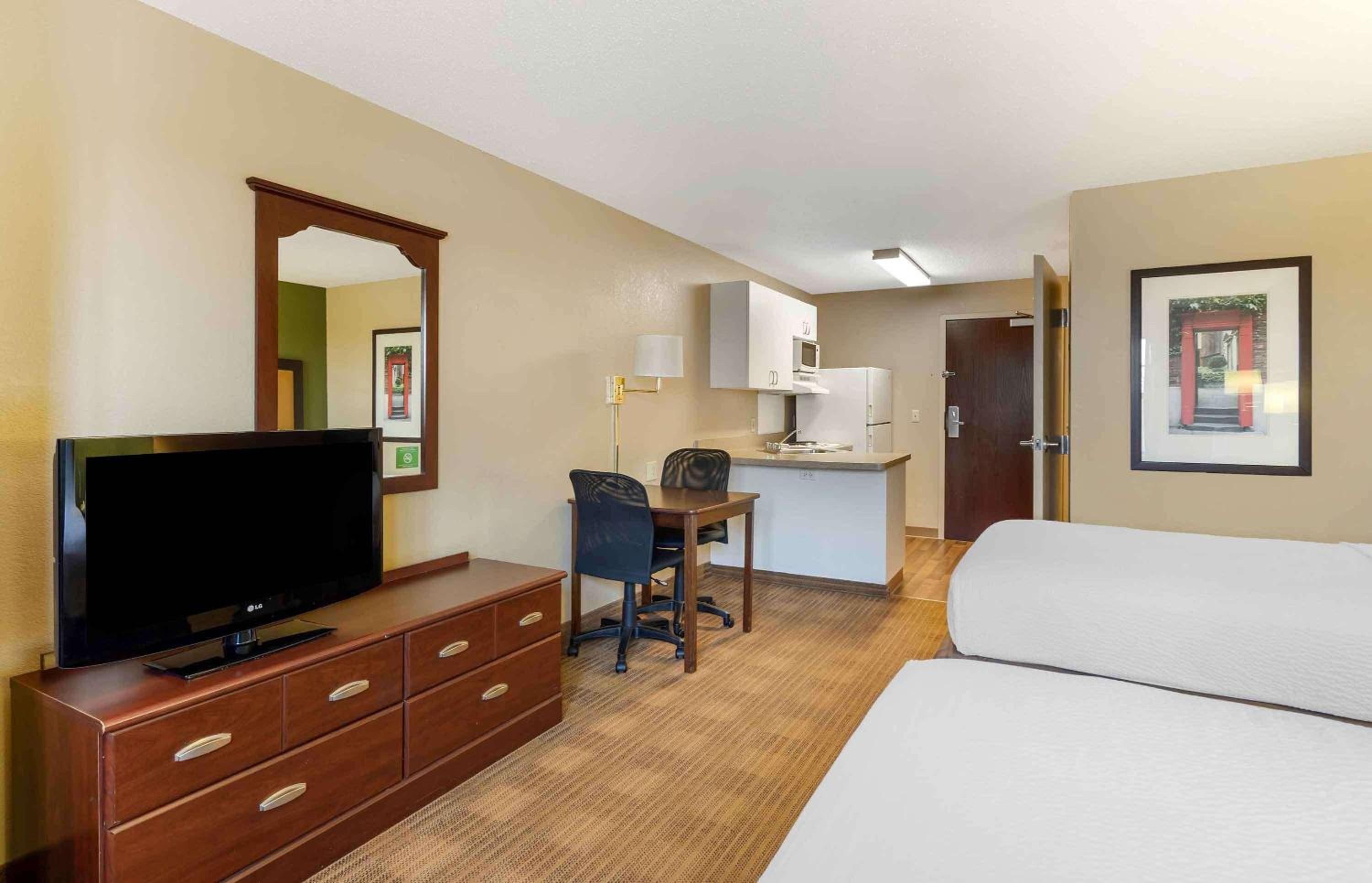 Studio with 2 Double Beds - Non-Smoking - Photo 2