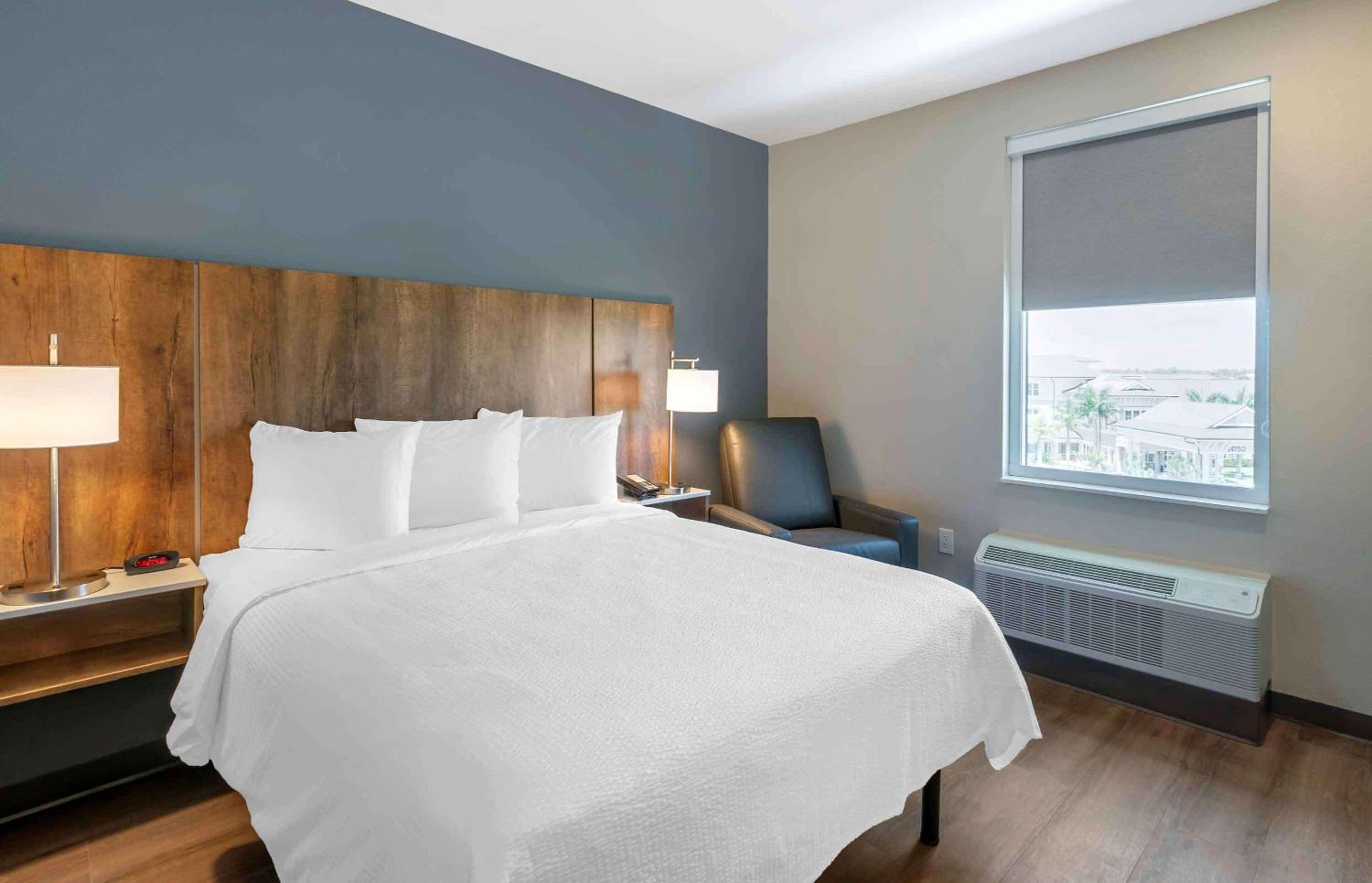 Studio with 1 Queen Bed - Non-Smoking - Photo 1