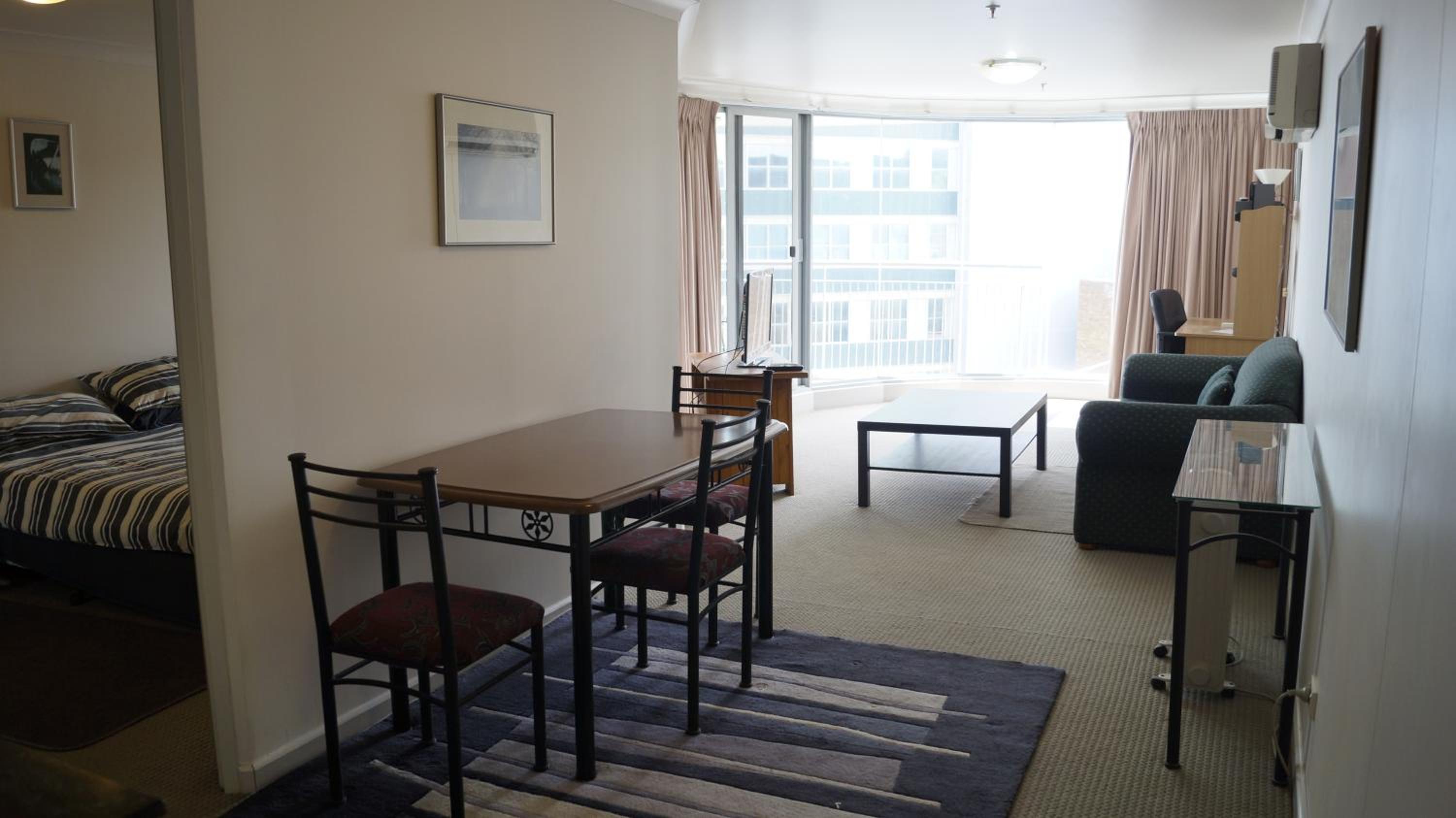 One-Bedroom Apartment photo 2