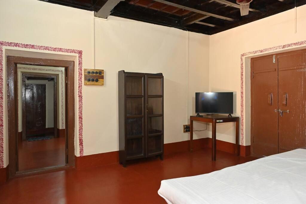 Three-Bedroom House photo 2