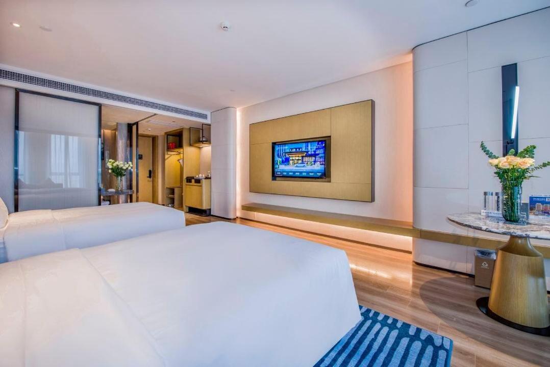 Deluxe Double Room With Two Double Beds photo 2