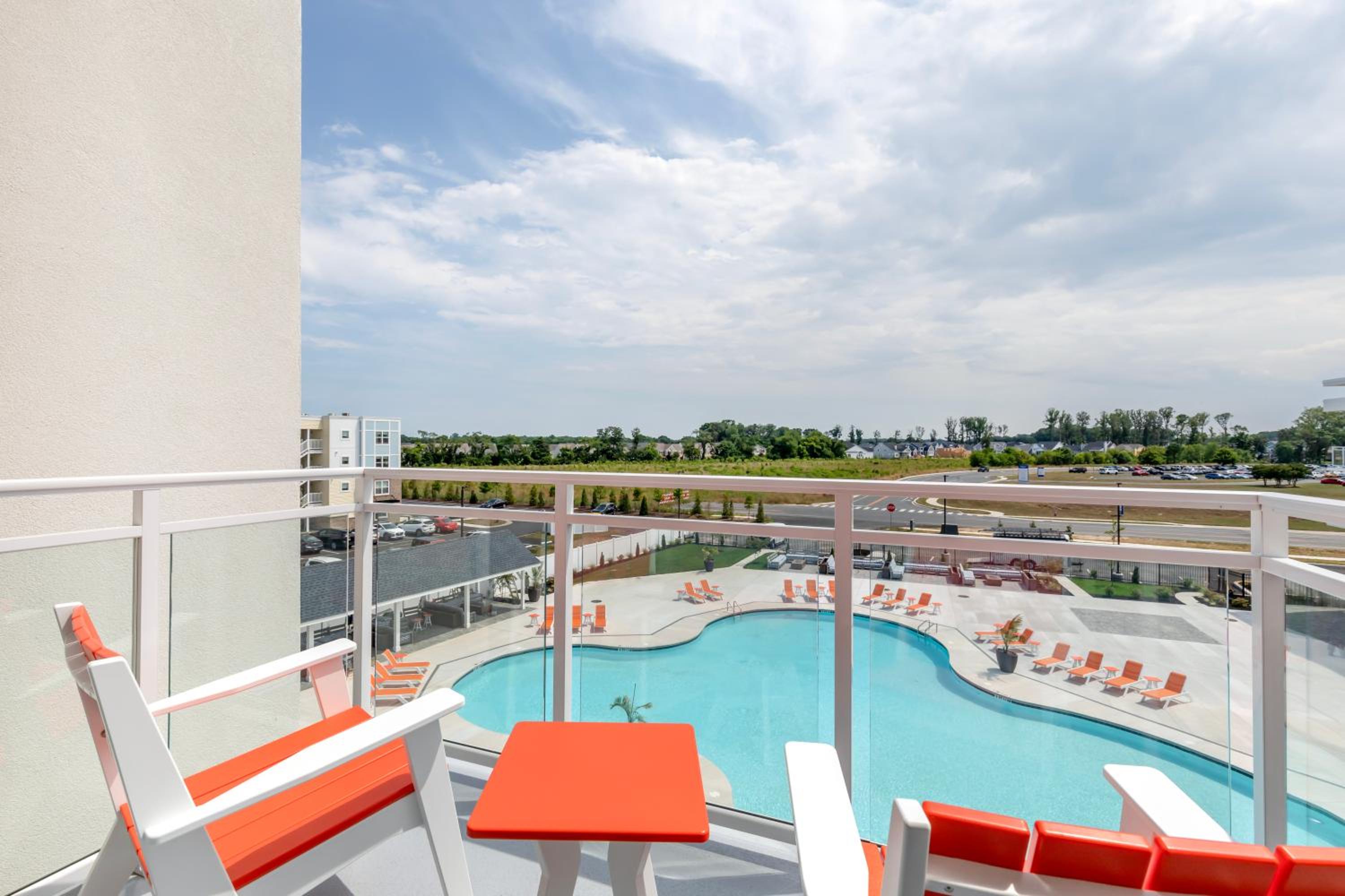Superior Two Queen Beds and Pool View - Non Smoking - With Balcony - Disability Access - Photo 5