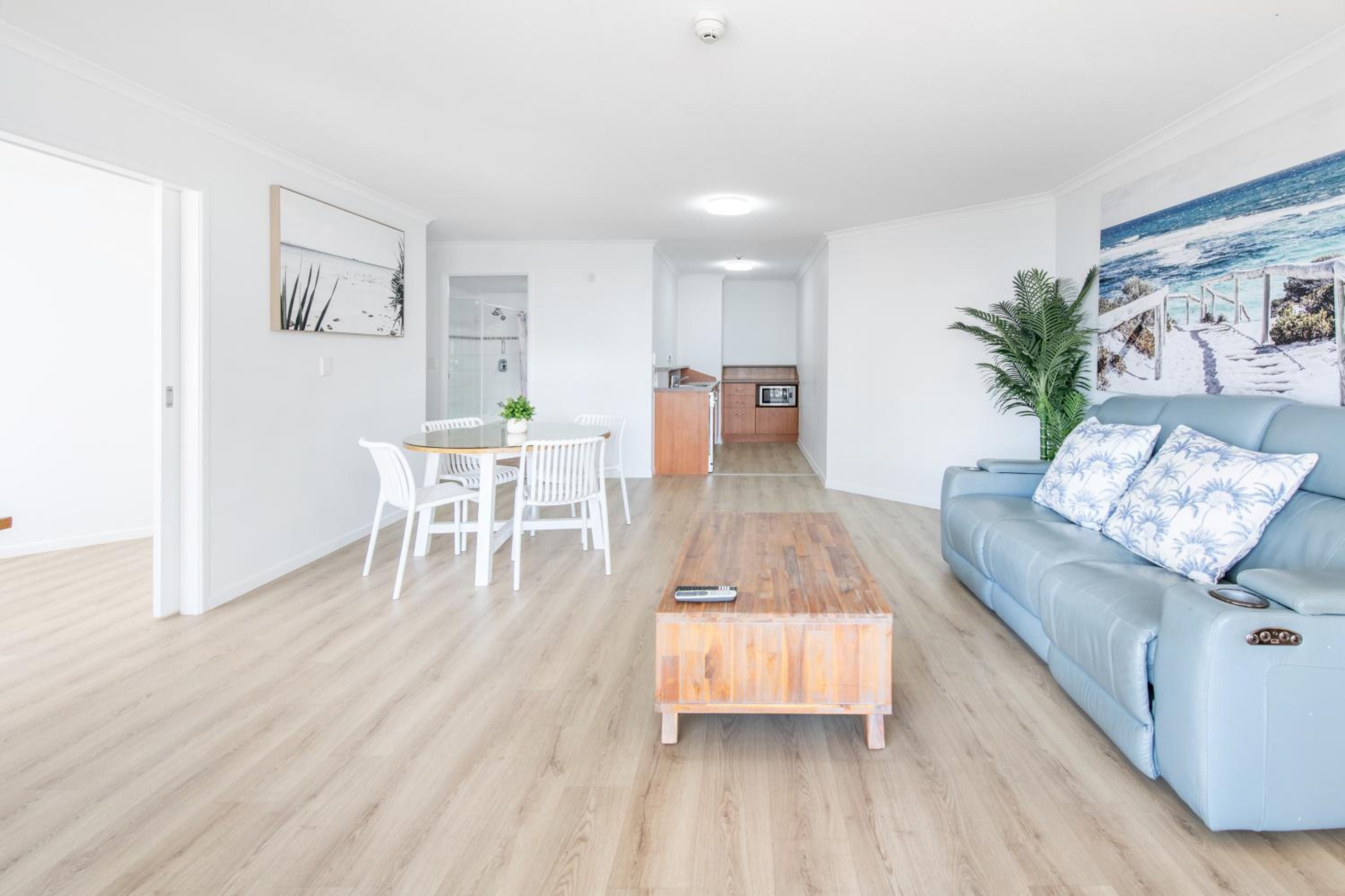 One-Bedroom Queen + Single photo 2
