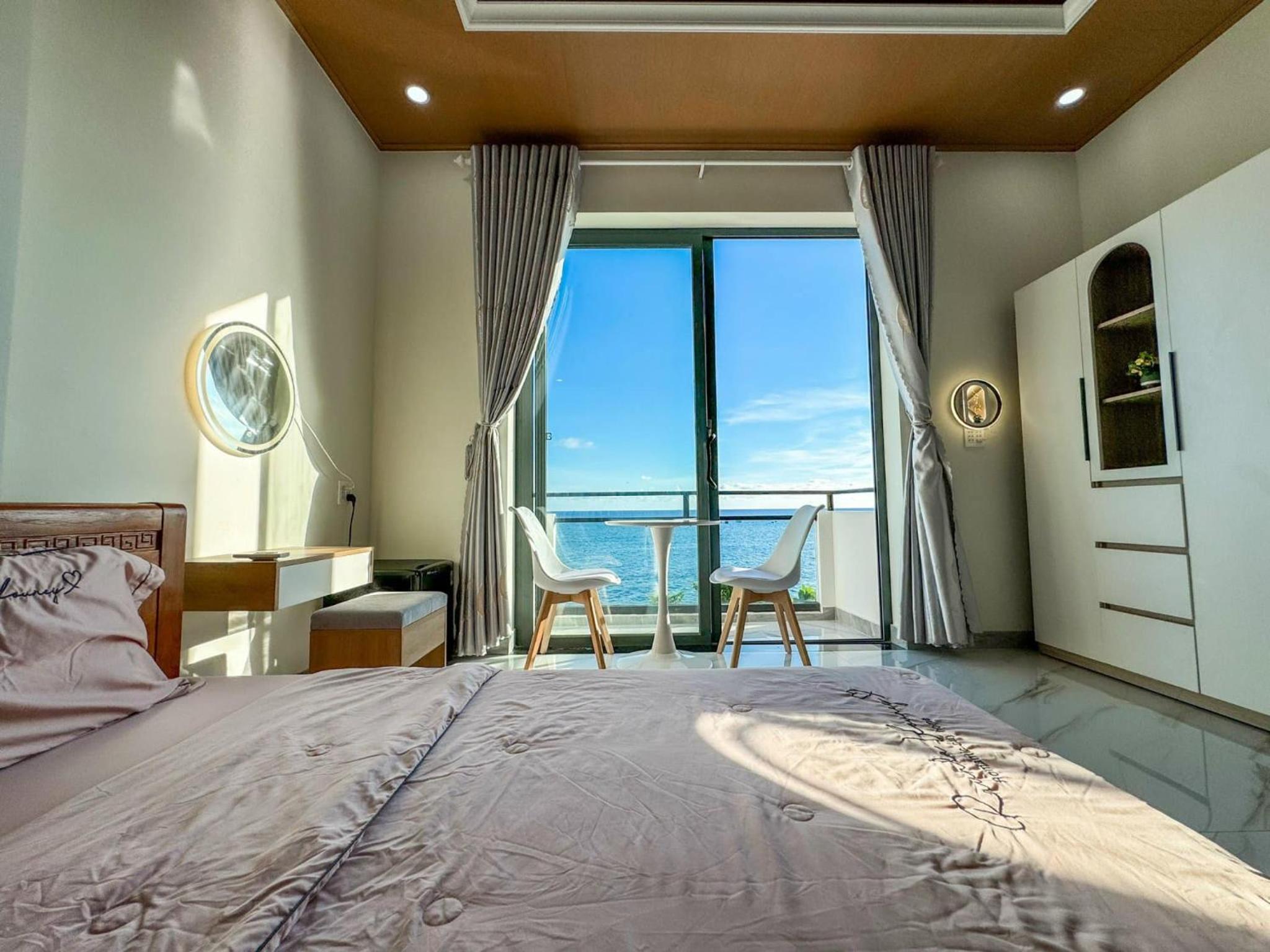 Family Room with Sea View