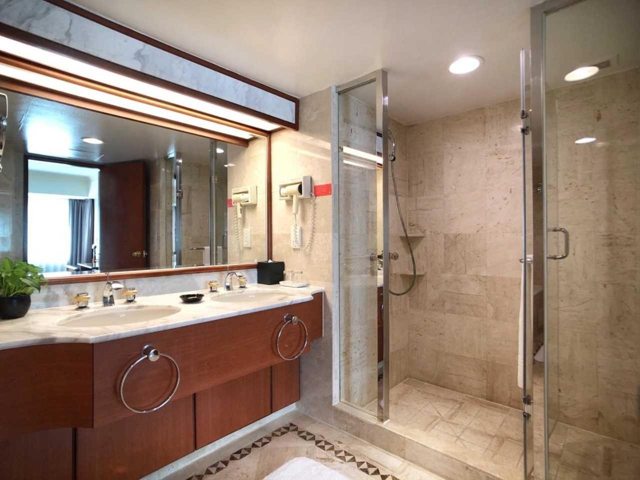 Suite - Photo 4