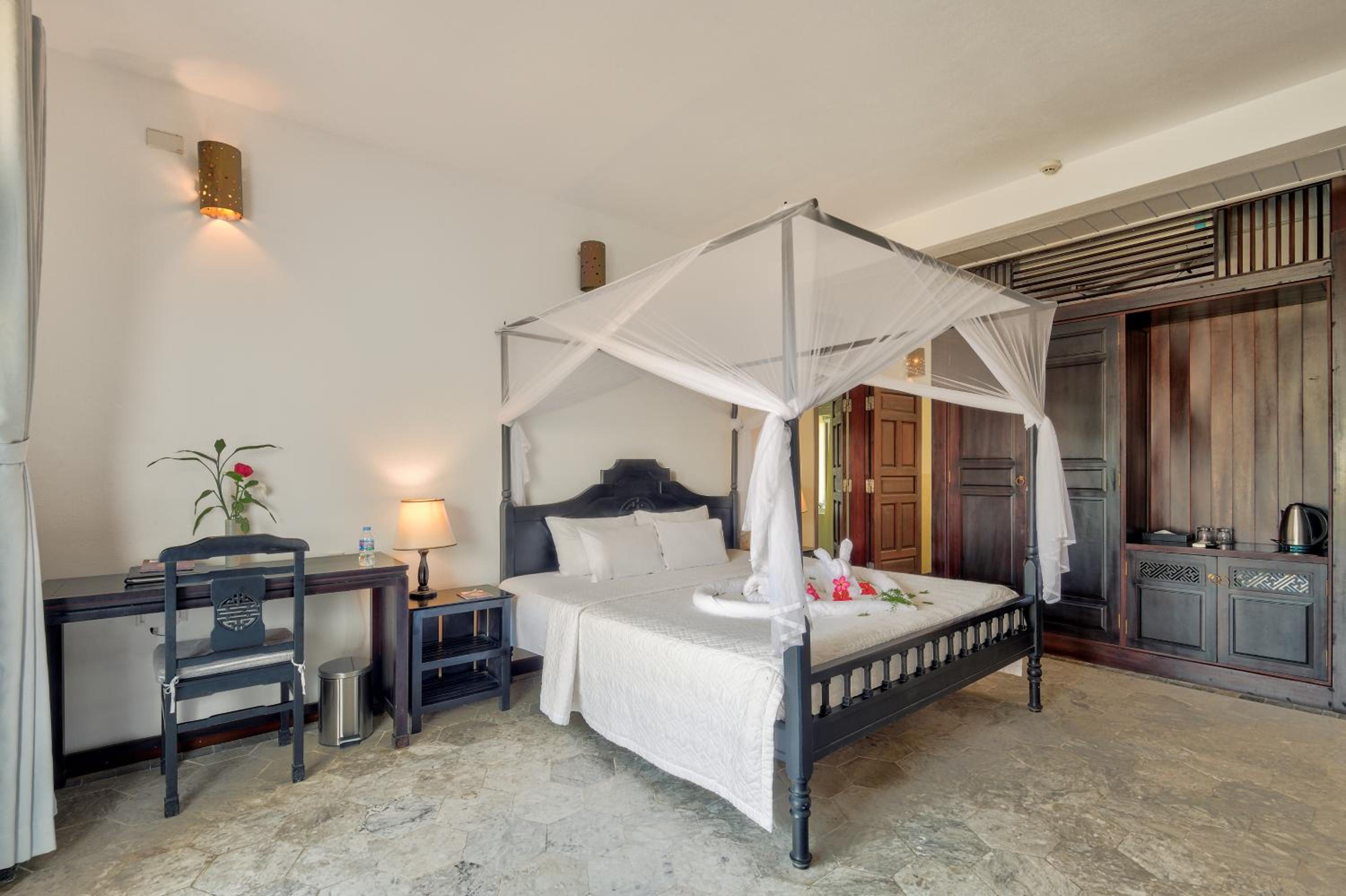 Grand Deluxe Double or Twin Room with Balcony