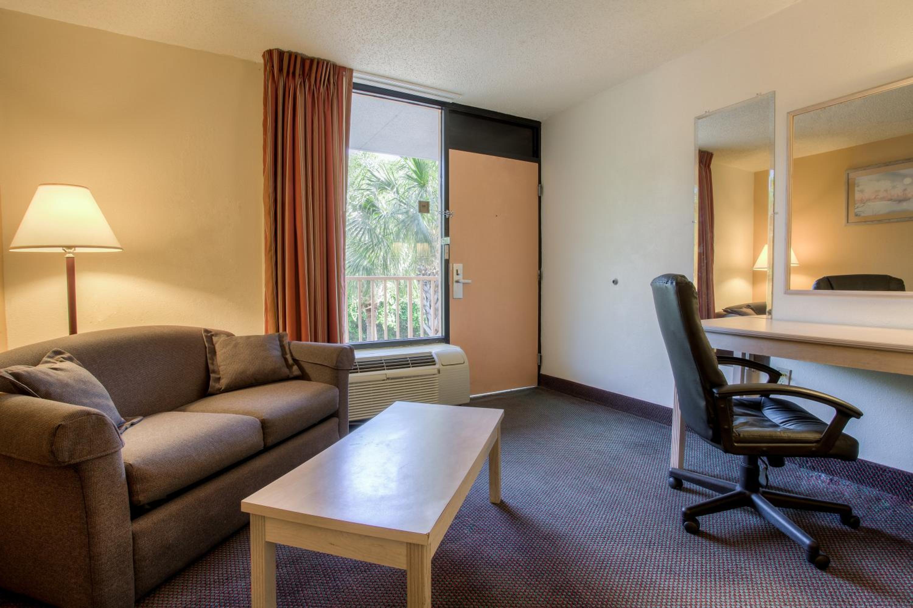 King Room - Non-Smoking - Photo 6