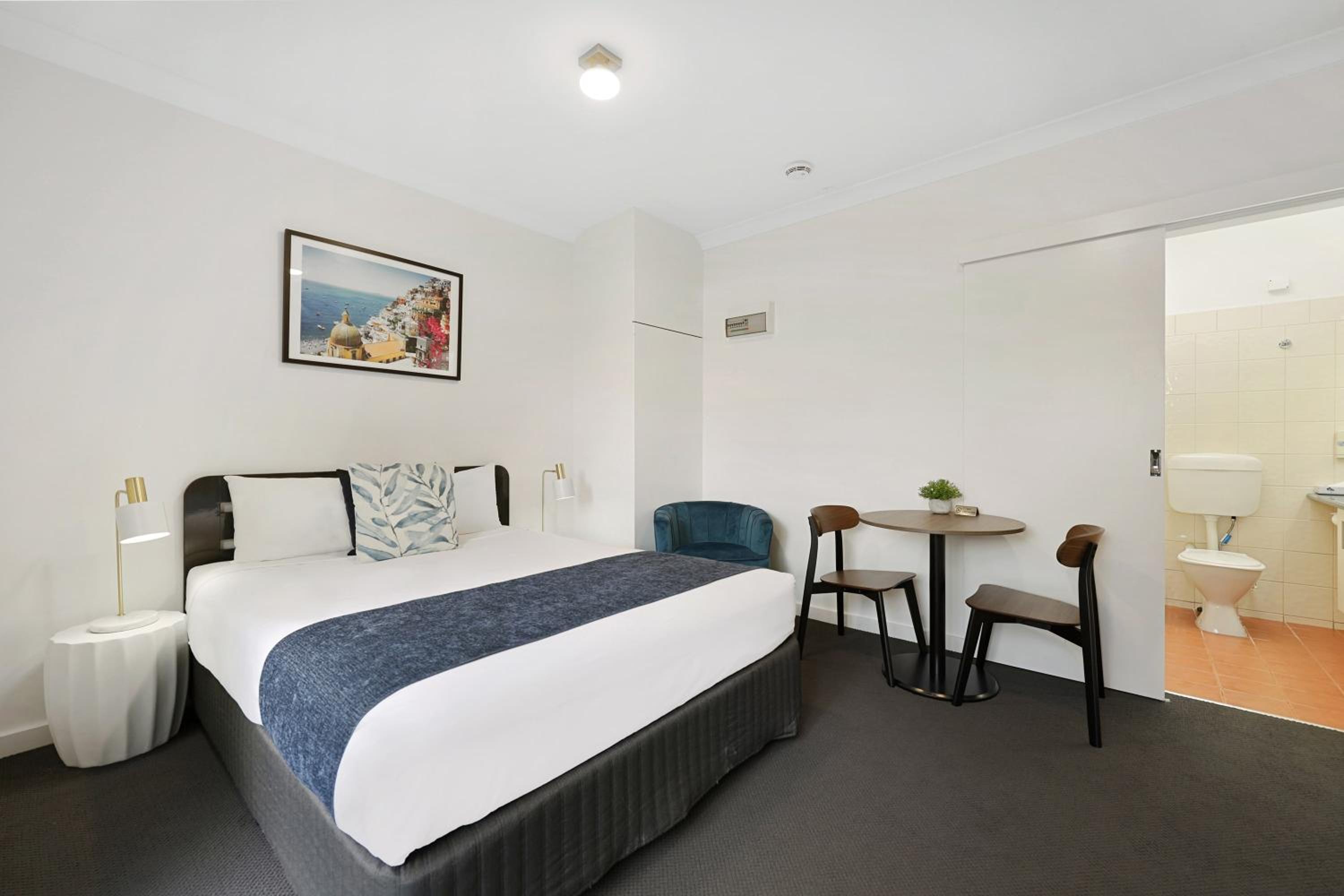 Standard Queen Room