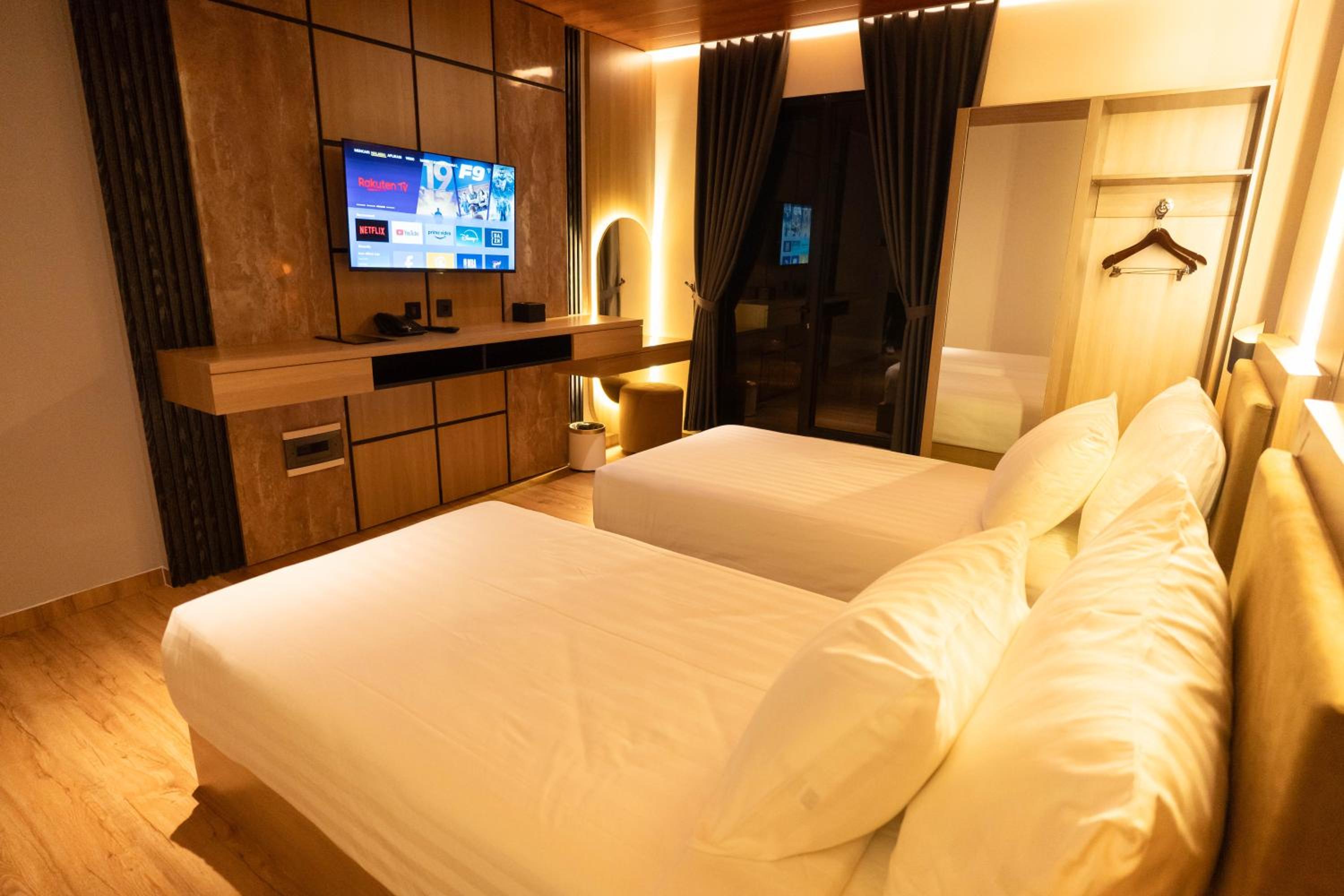 Deluxe Double or Twin Room - Photo 6