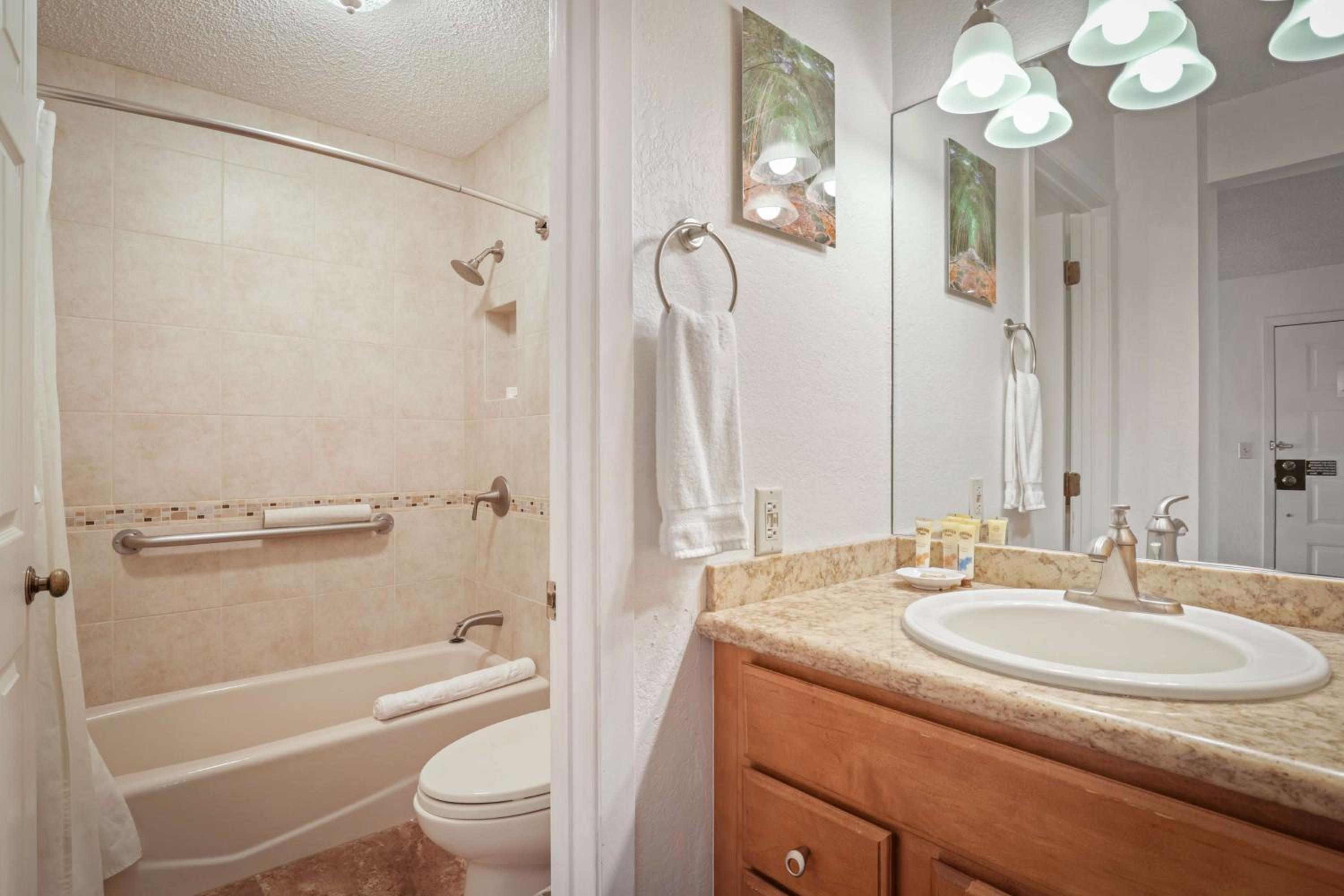 One-Bedroom Suite with Garden View - Photo 2