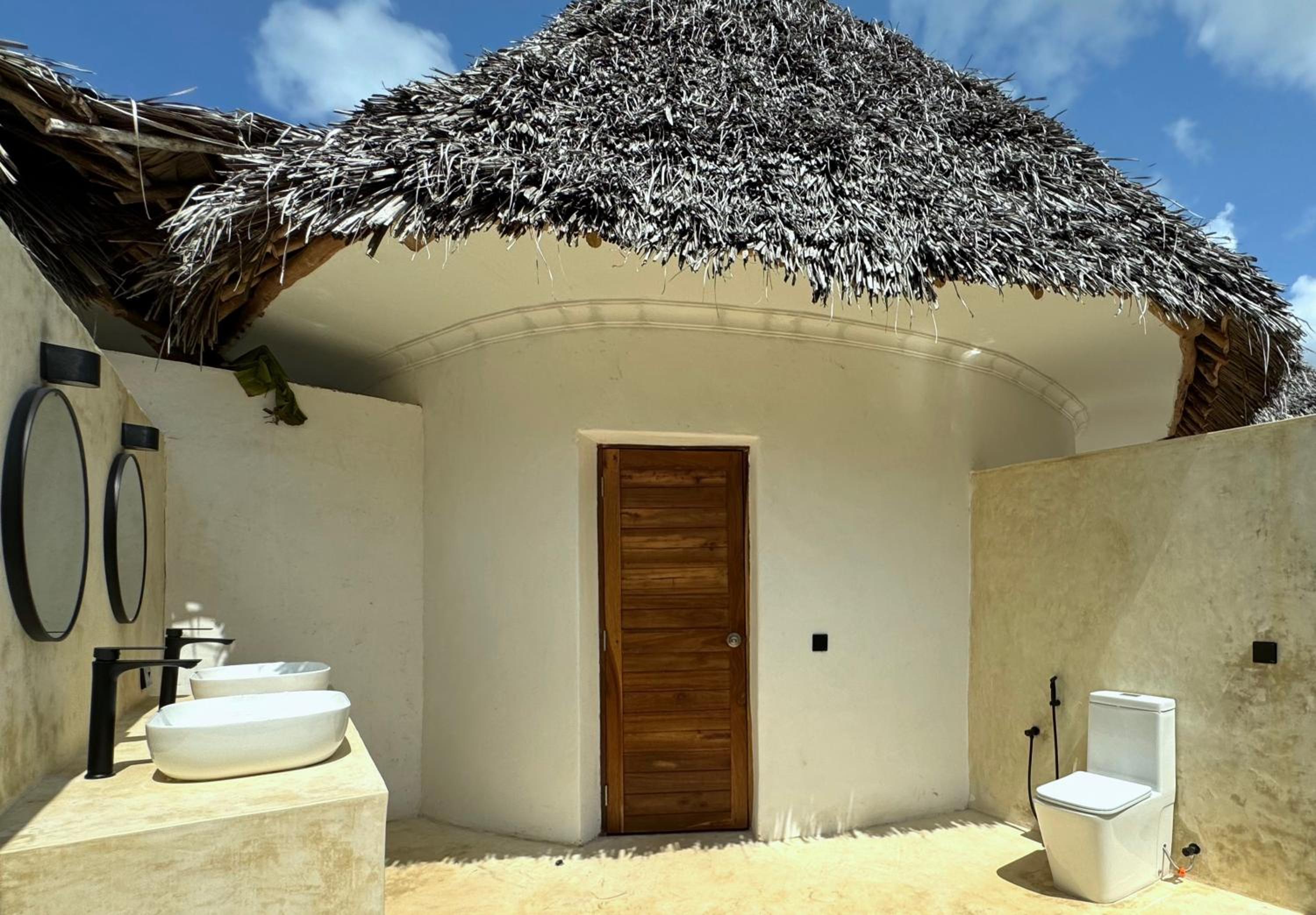 Deluxe Double Room (2 Adults + 1 Child) photo 2