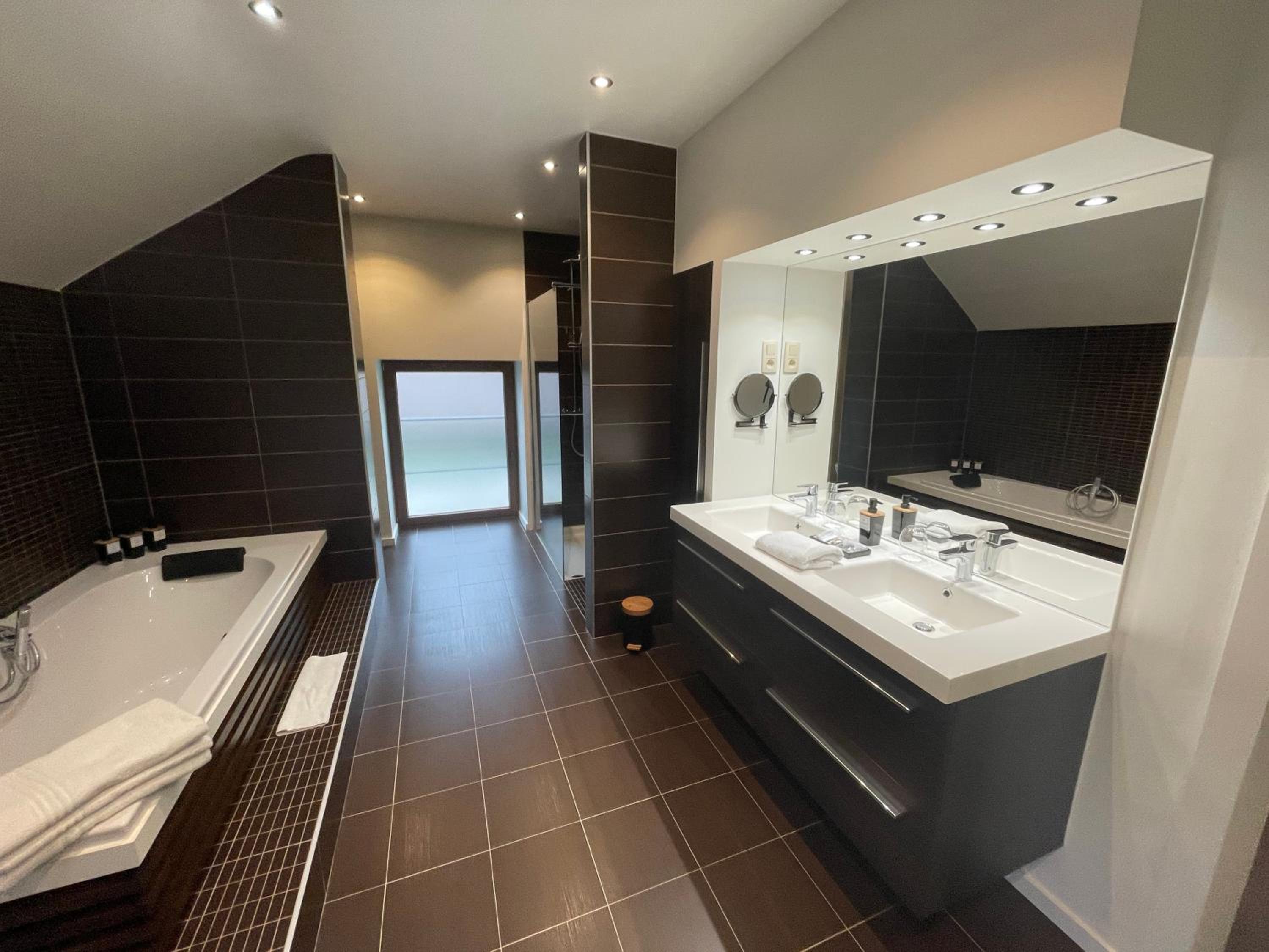 Junior Suite with Garden View photo 2