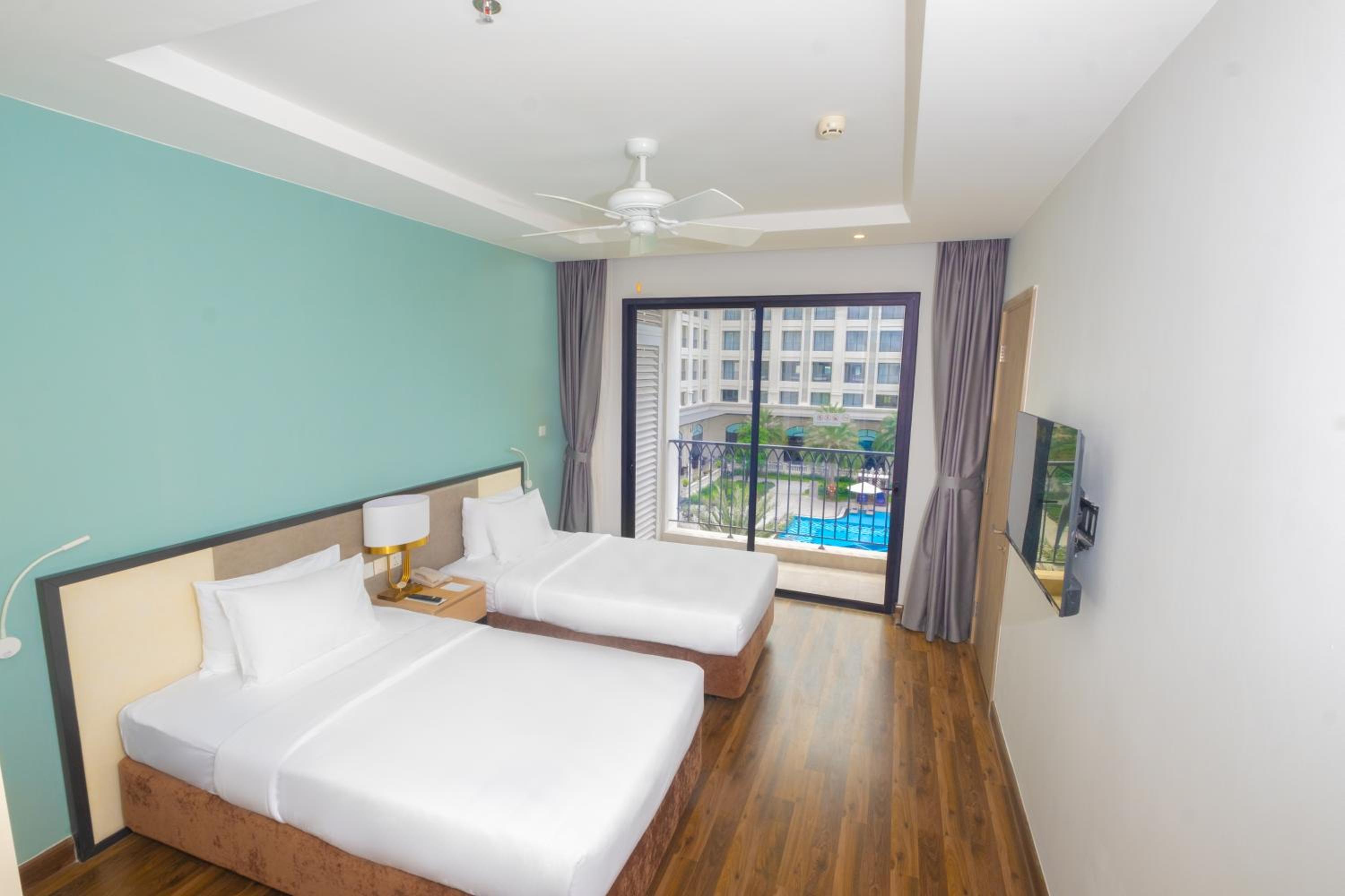 Superior Twin Room with Pool View photo 1