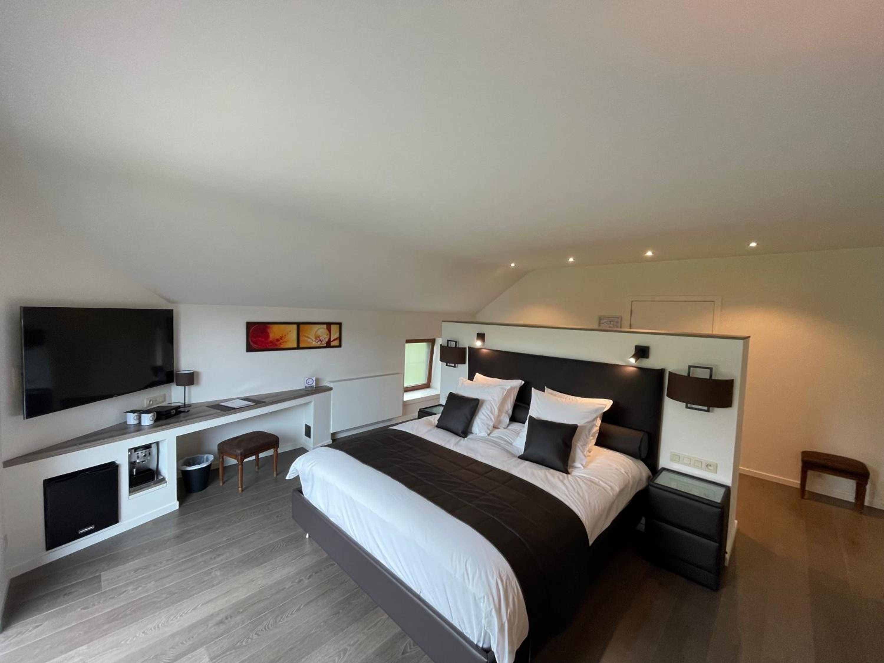 Junior Suite with Garden View