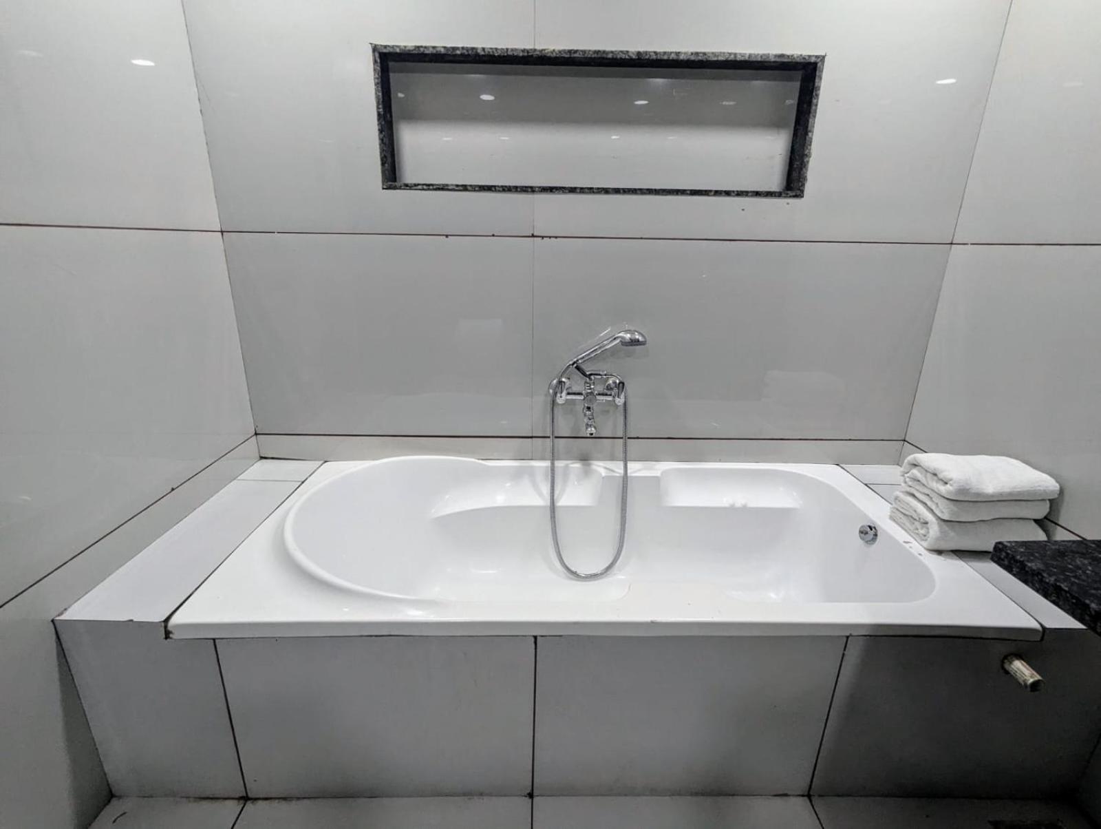 Suite - Photo 3