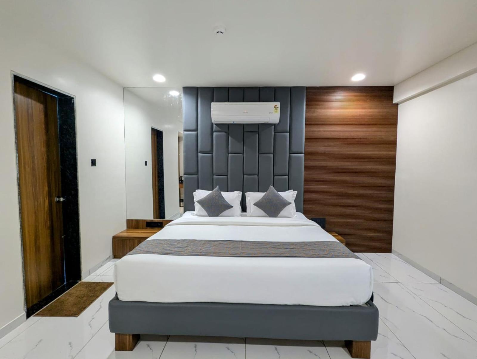 Suite - Photo 5