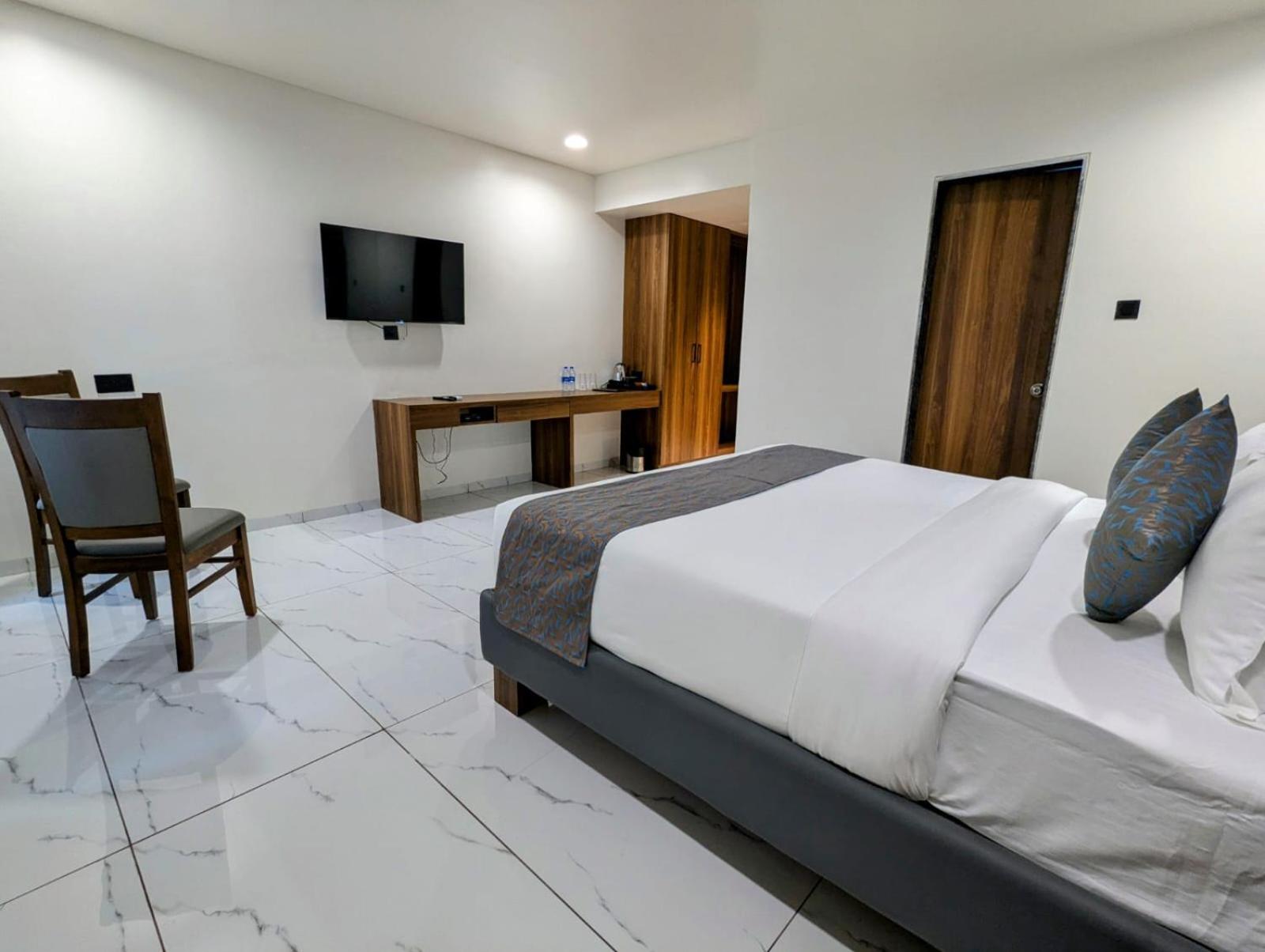 Suite - Photo 6