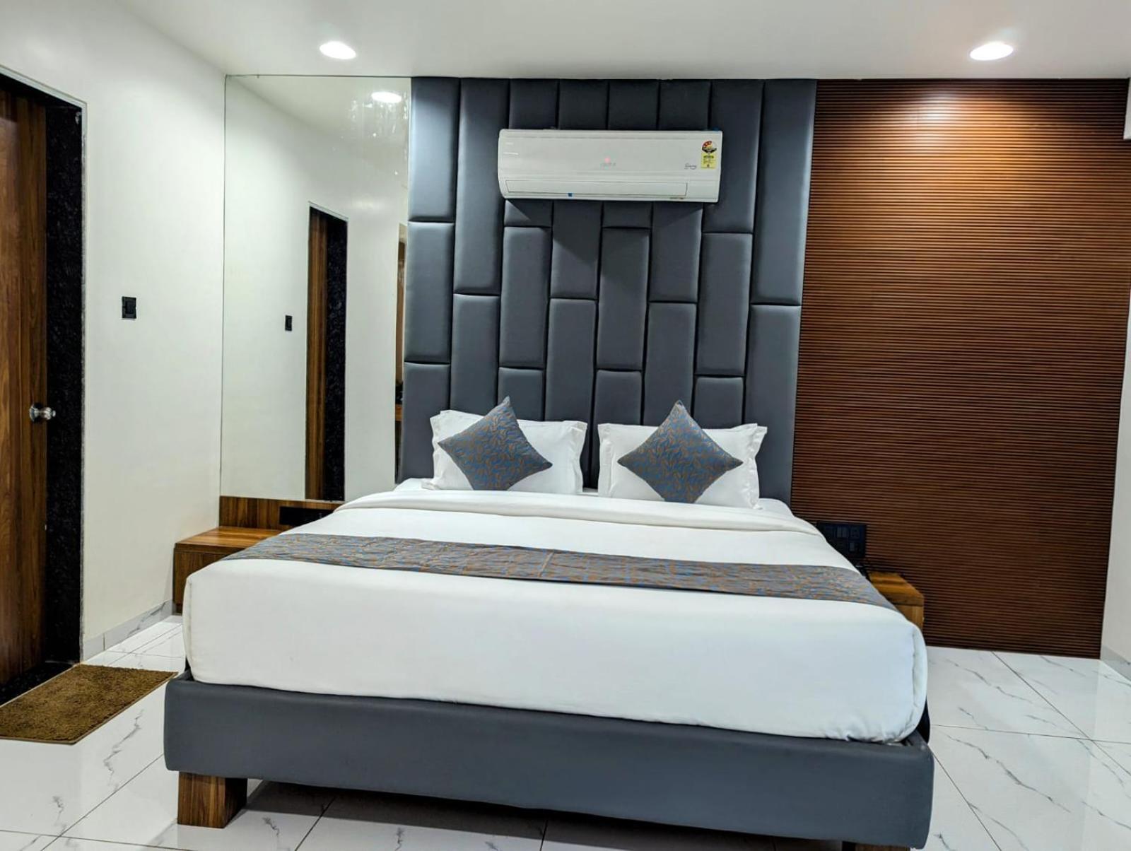 Suite - Photo 2