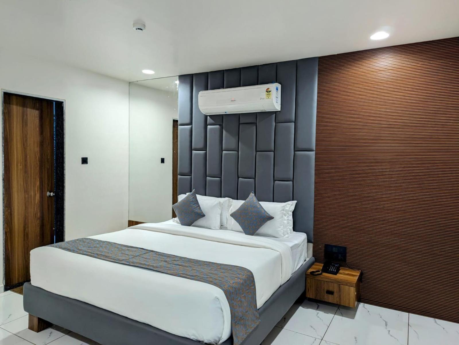 Suite - Photo 12