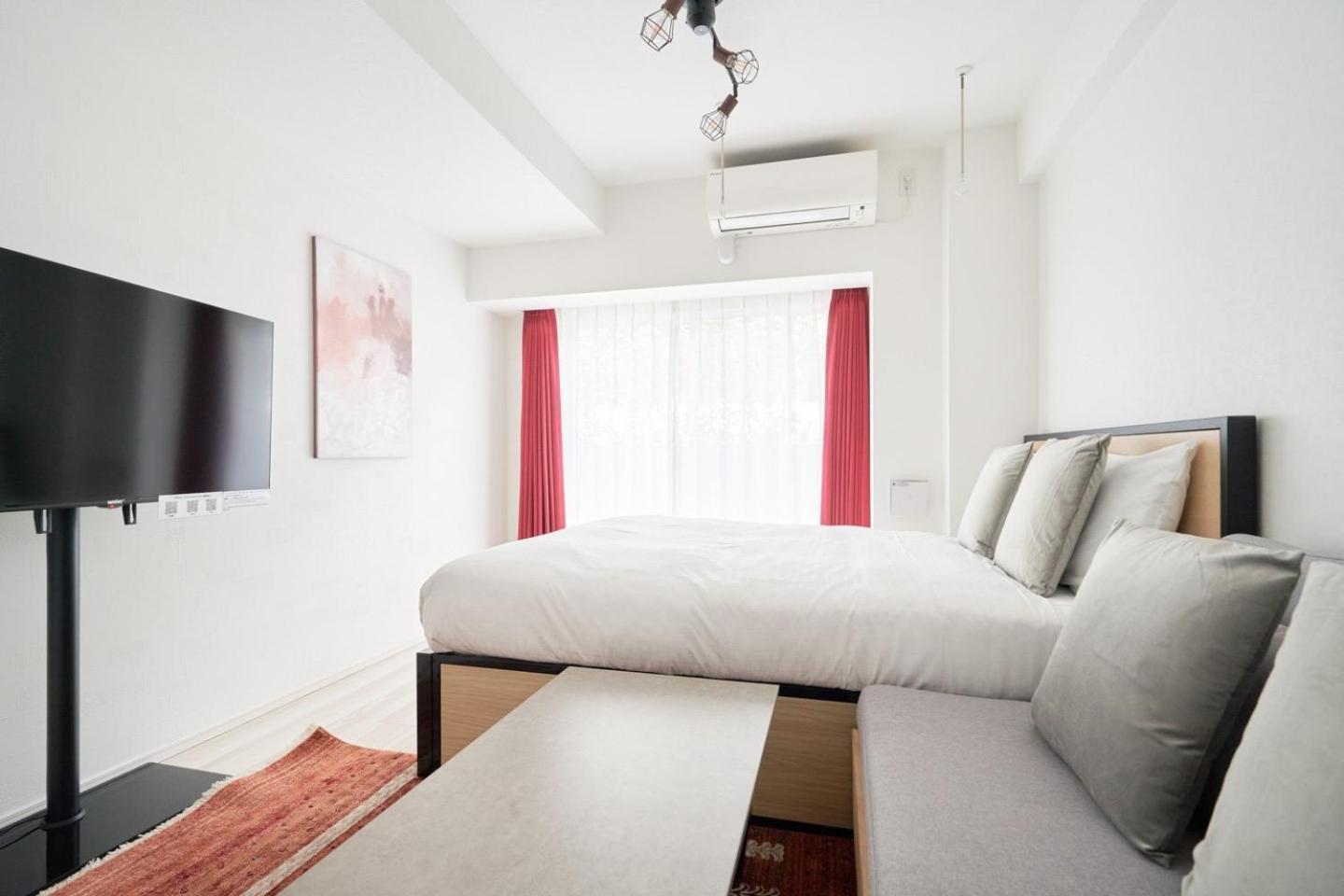 One-Bedroom Apartment photo 1