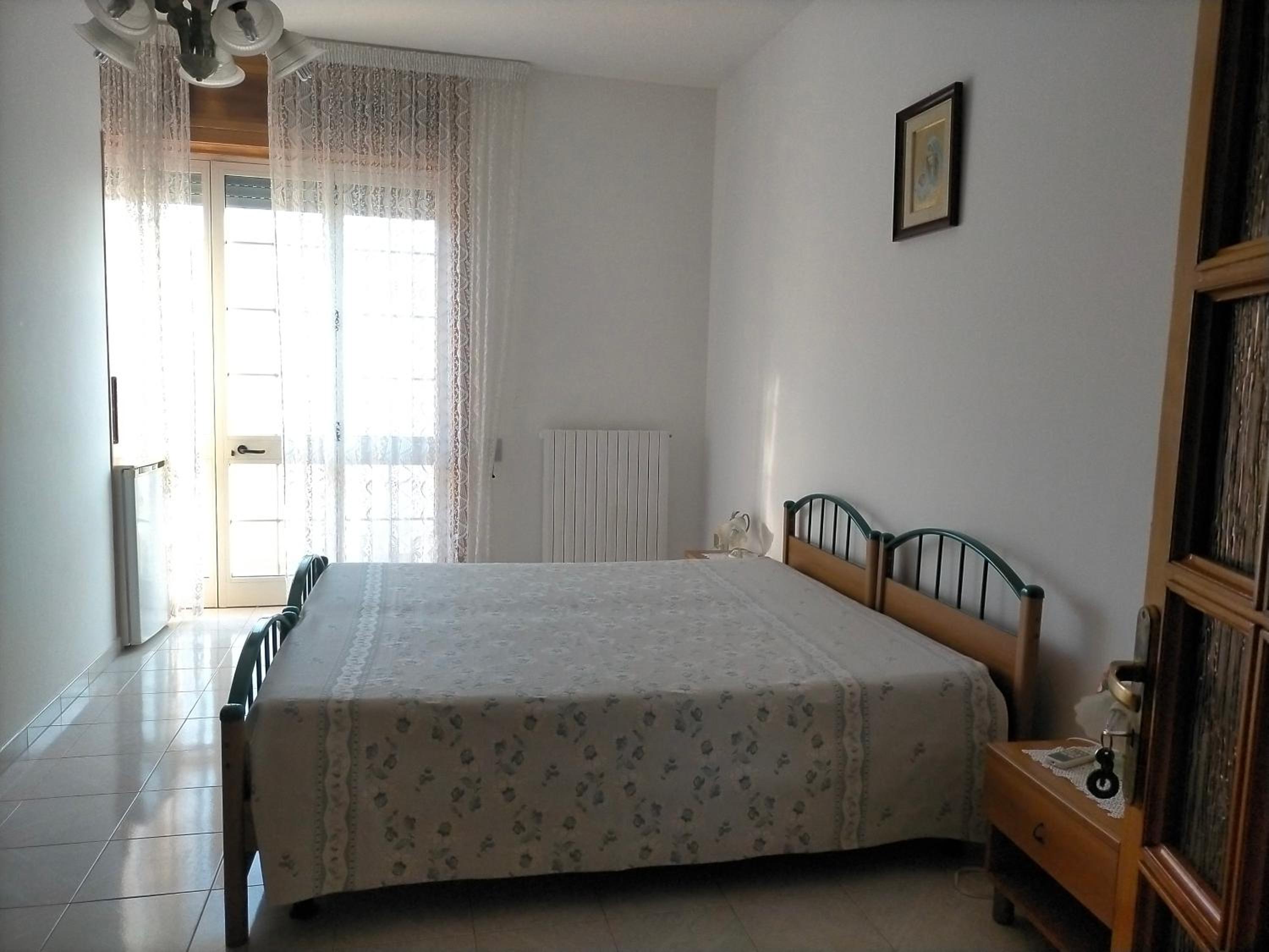 Standard Double or Twin Room with Balcony and Private Bathroom - Photo 2