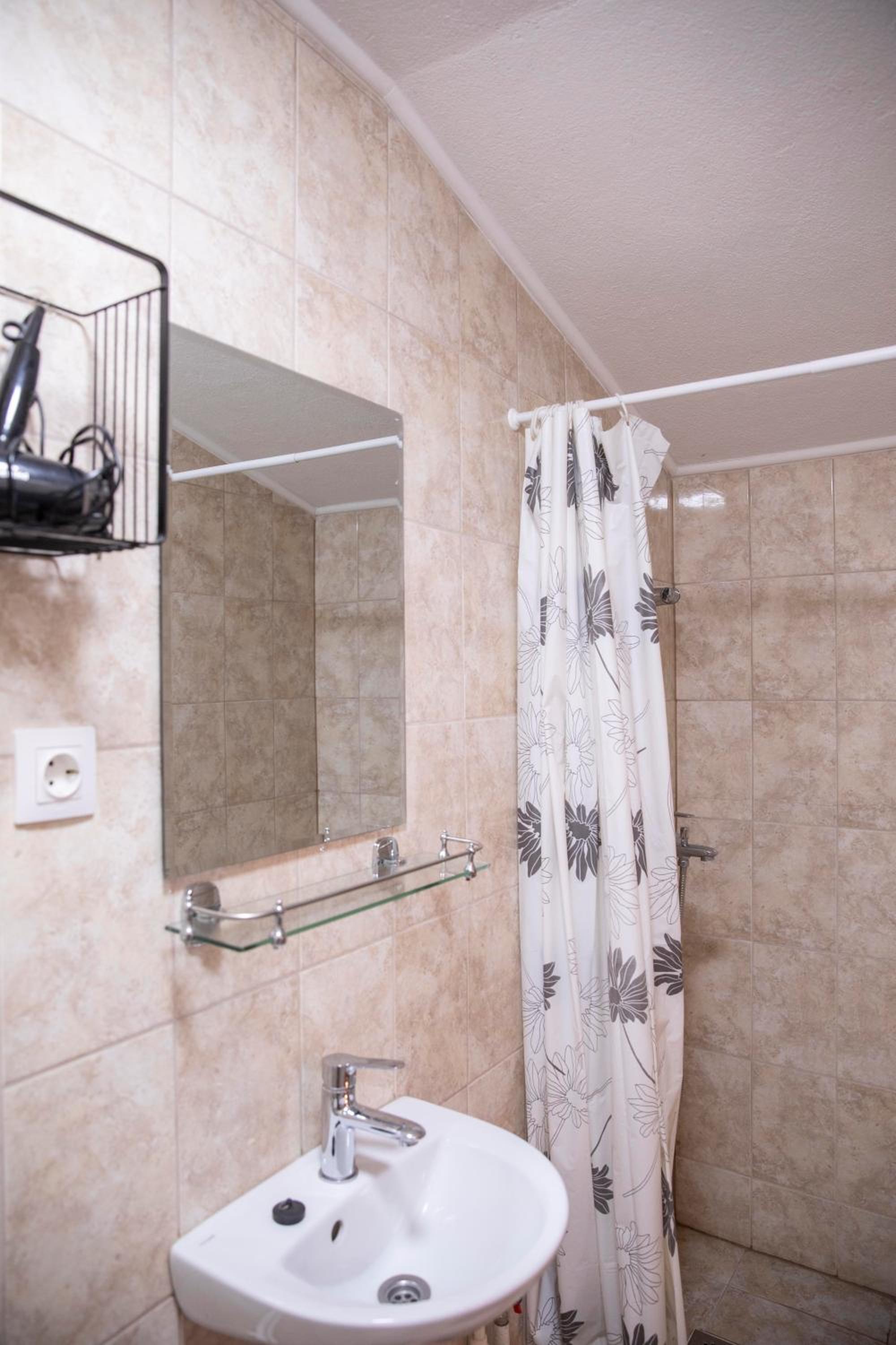 Three-Bedroom Townhouse - Photo 38