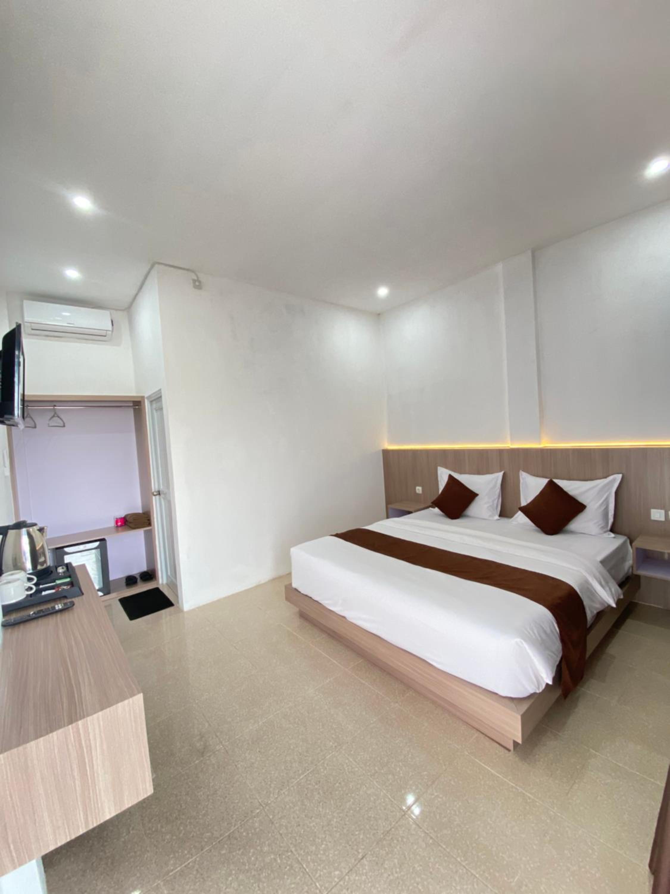 Deluxe Double or Twin Room with Mountain View - Photo 13