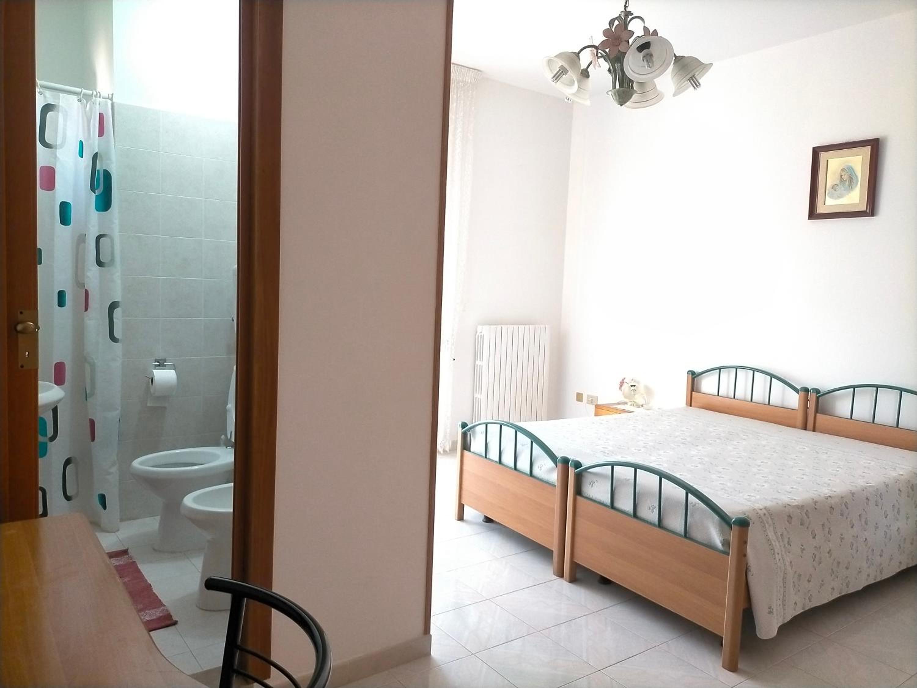 Standard Double or Twin Room with Balcony and Private Bathroom - Photo 3