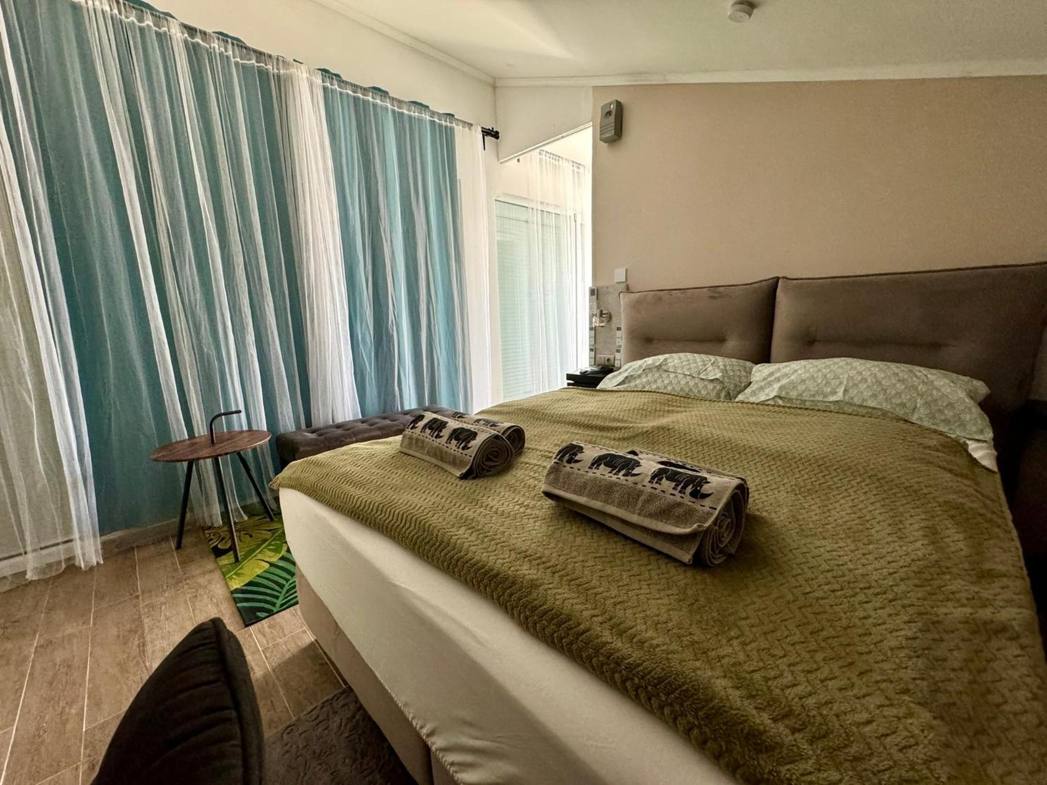One-Bedroom Apartment - Photo 28