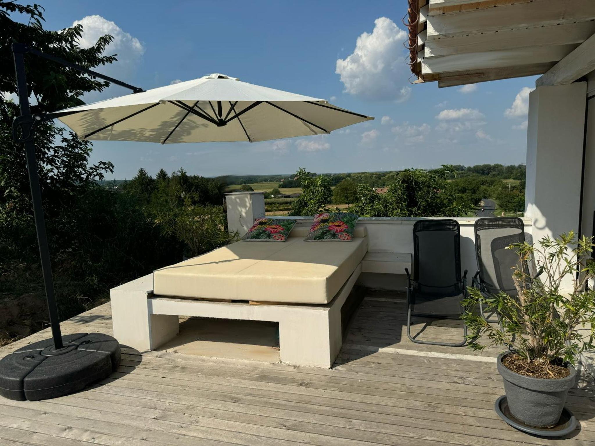 One-Bedroom Apartment - Photo 31