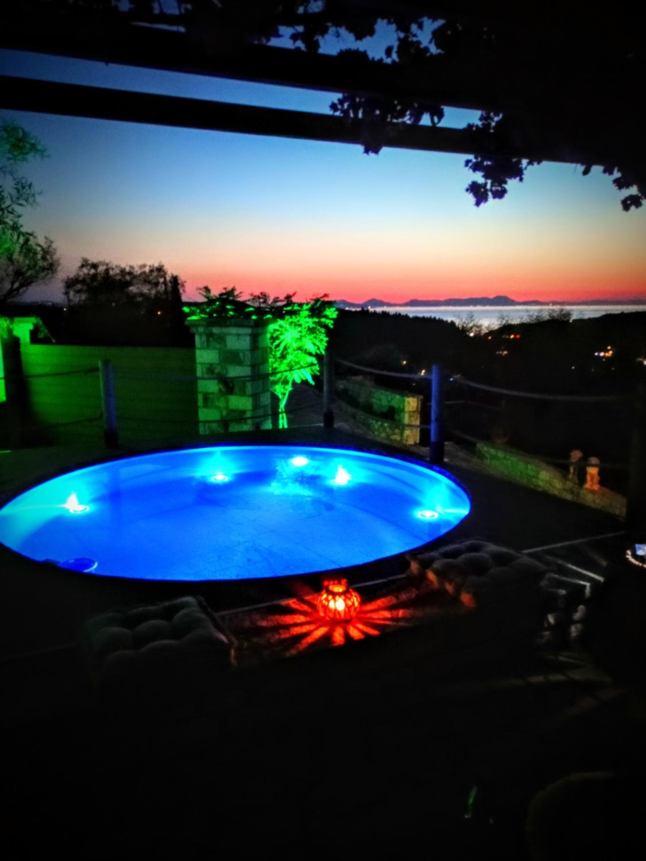 Family Two-Bedroom Apartment with View photo 3