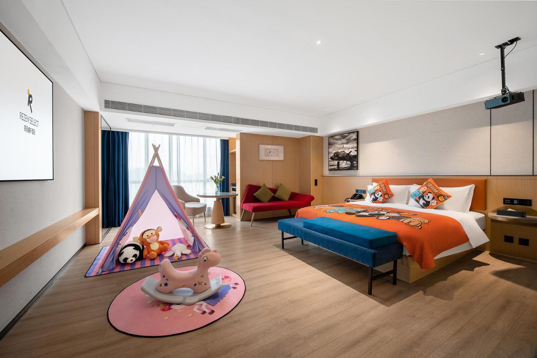 Deluxe Family Room